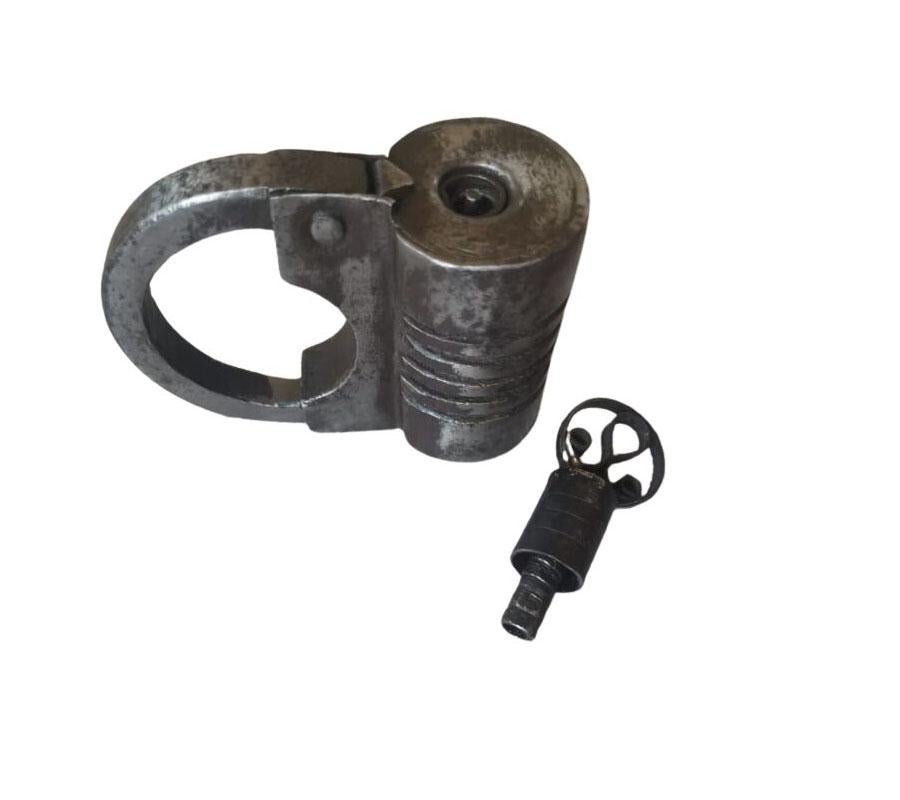 Llave de cerradura medieval de hierro en Bueno estado para la venta en Mexico City, MX