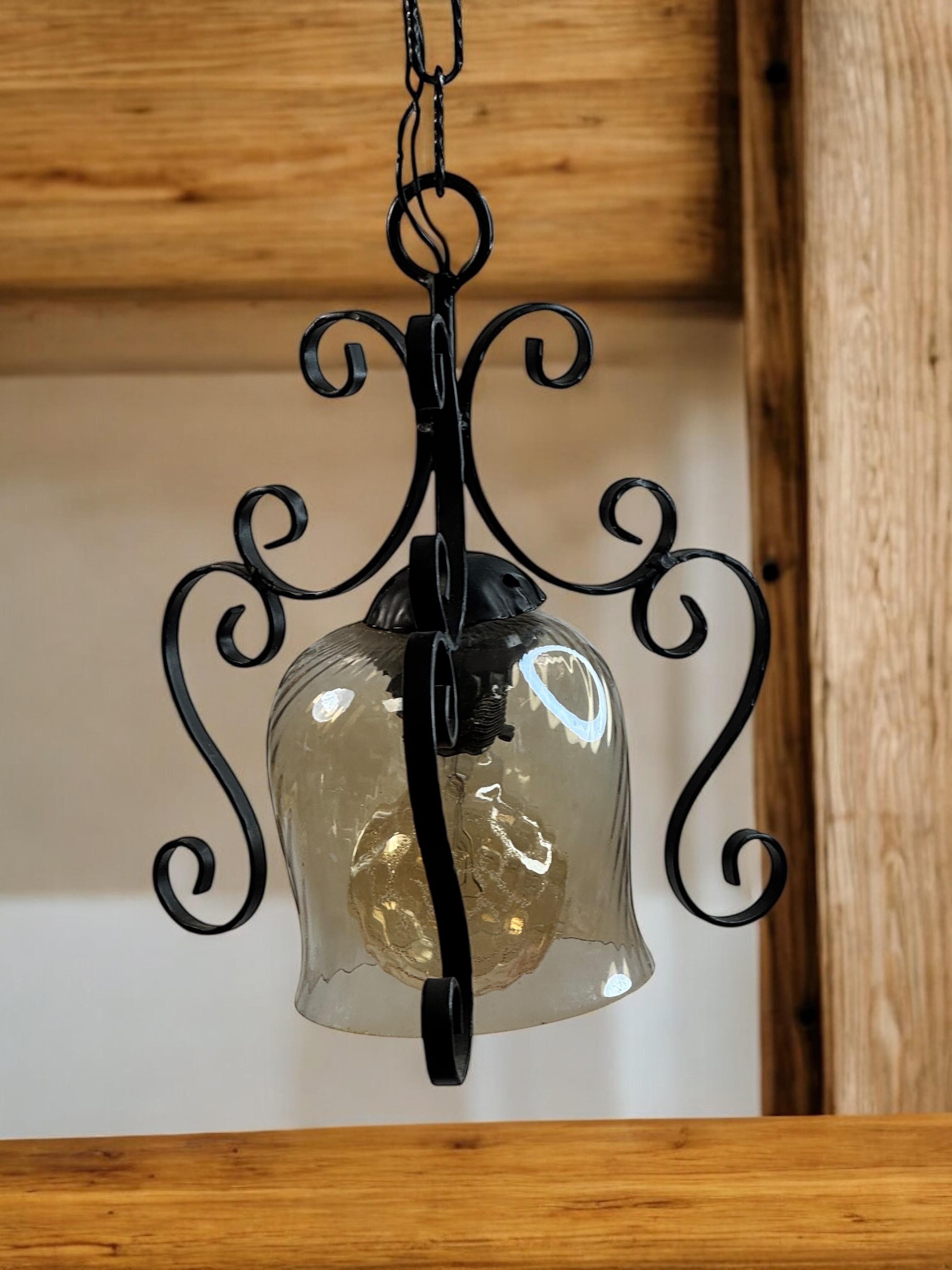 Lampe à suspension en fer, métal et verre Toleware Italie, années 1960 en vente 4