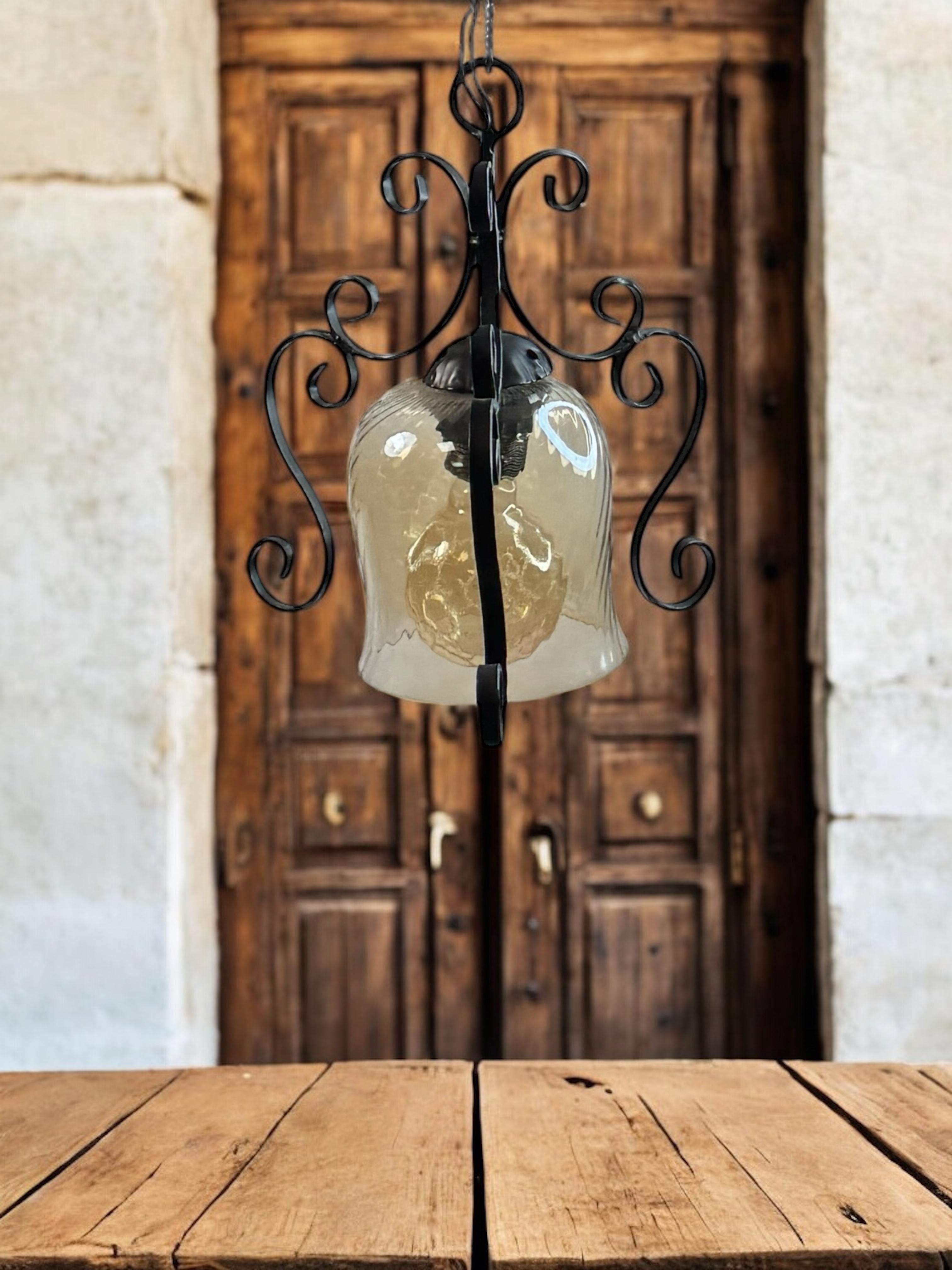 Lampe à suspension en fer, métal et verre Toleware Italie, années 1960 en vente 2