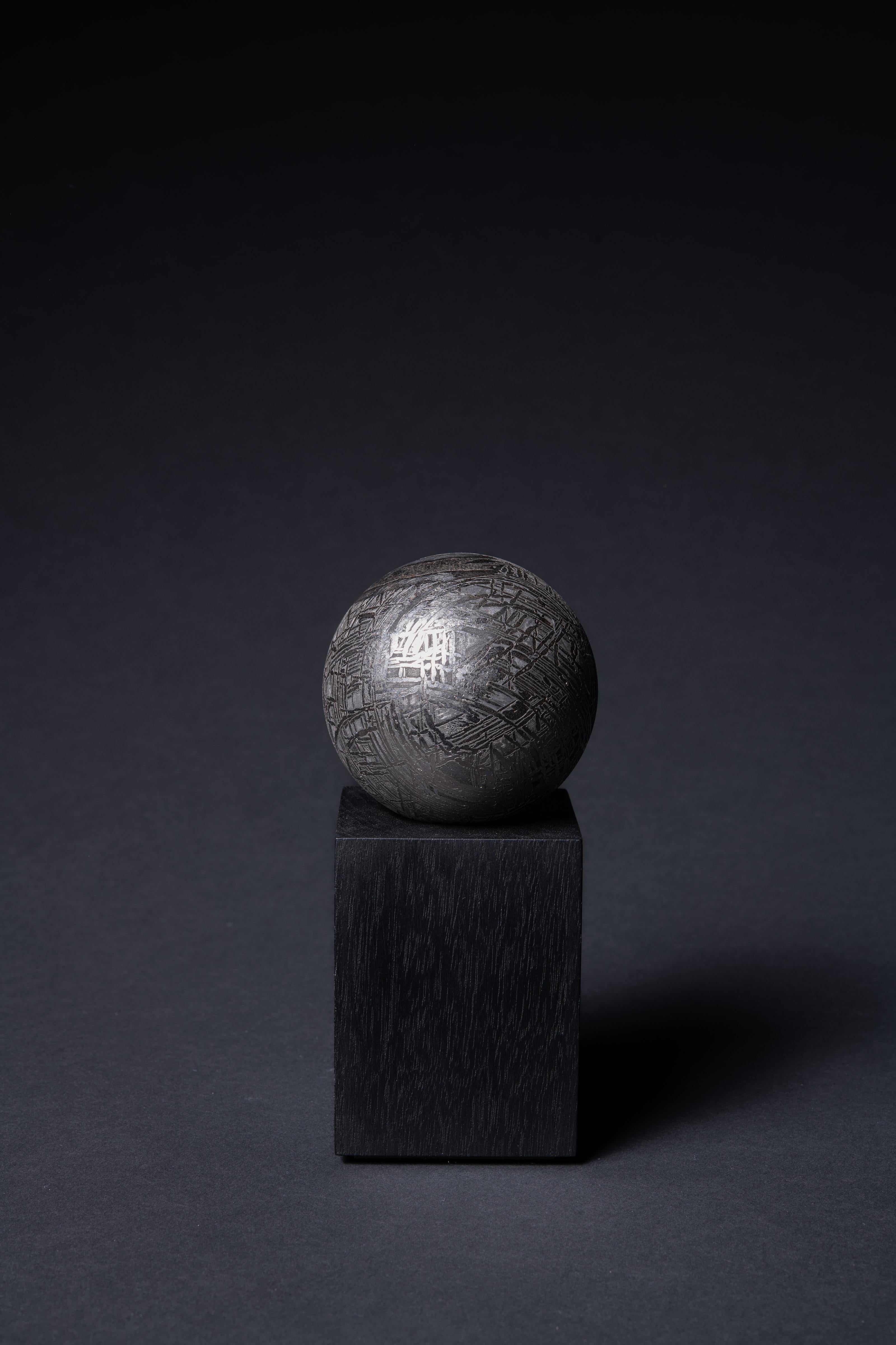 XVIIIe siècle et antérieur Sphère de météorite en fer avec structure cristalline en vente