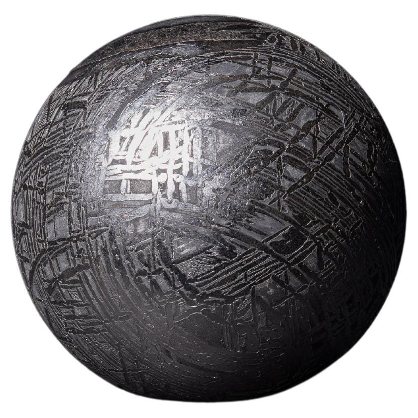 Sphère de météorite en fer avec structure cristalline