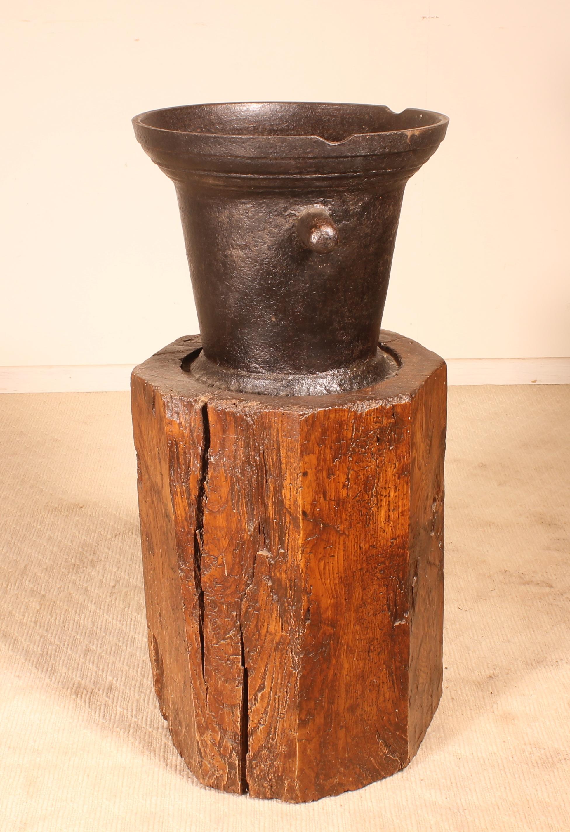 Interesting iron mortar with its original base 
French Renaissance mortar, circa 1600 

This beautiful object is composed of its iron mortar which is 28cm high and its base which has a height of 47cm. (total height 75cm) 

Beautiful original