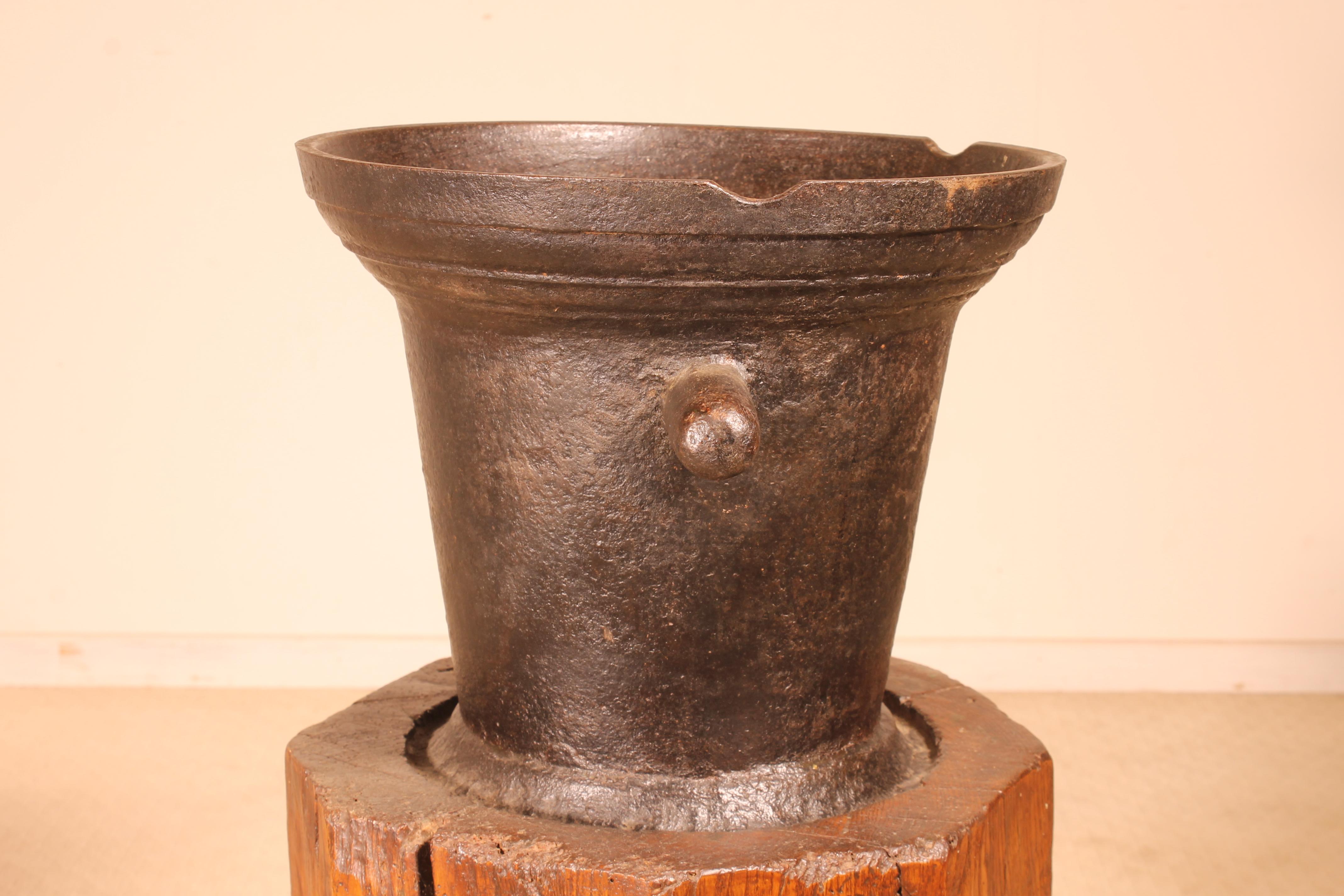 18th Century and Earlier Iron Mortar, circa 1600 with Its Original Base For Sale