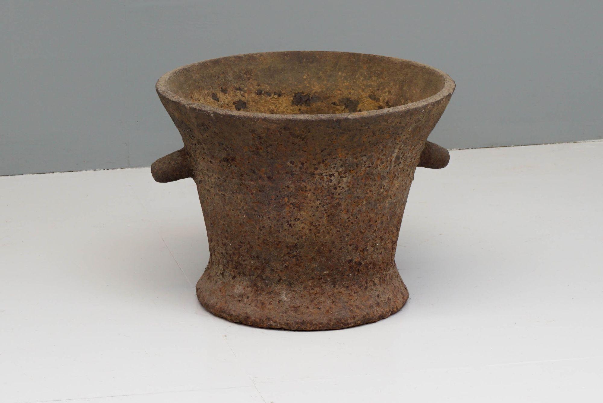 Large cast iron mortar.

France Circa 1860

H 34cm x W 44.5cm x D 44.5cm

Please be in contact if you require anymore information about our products.

*****IMPORTANT*****

Please be in contact before making a purchase, with your delivery address so