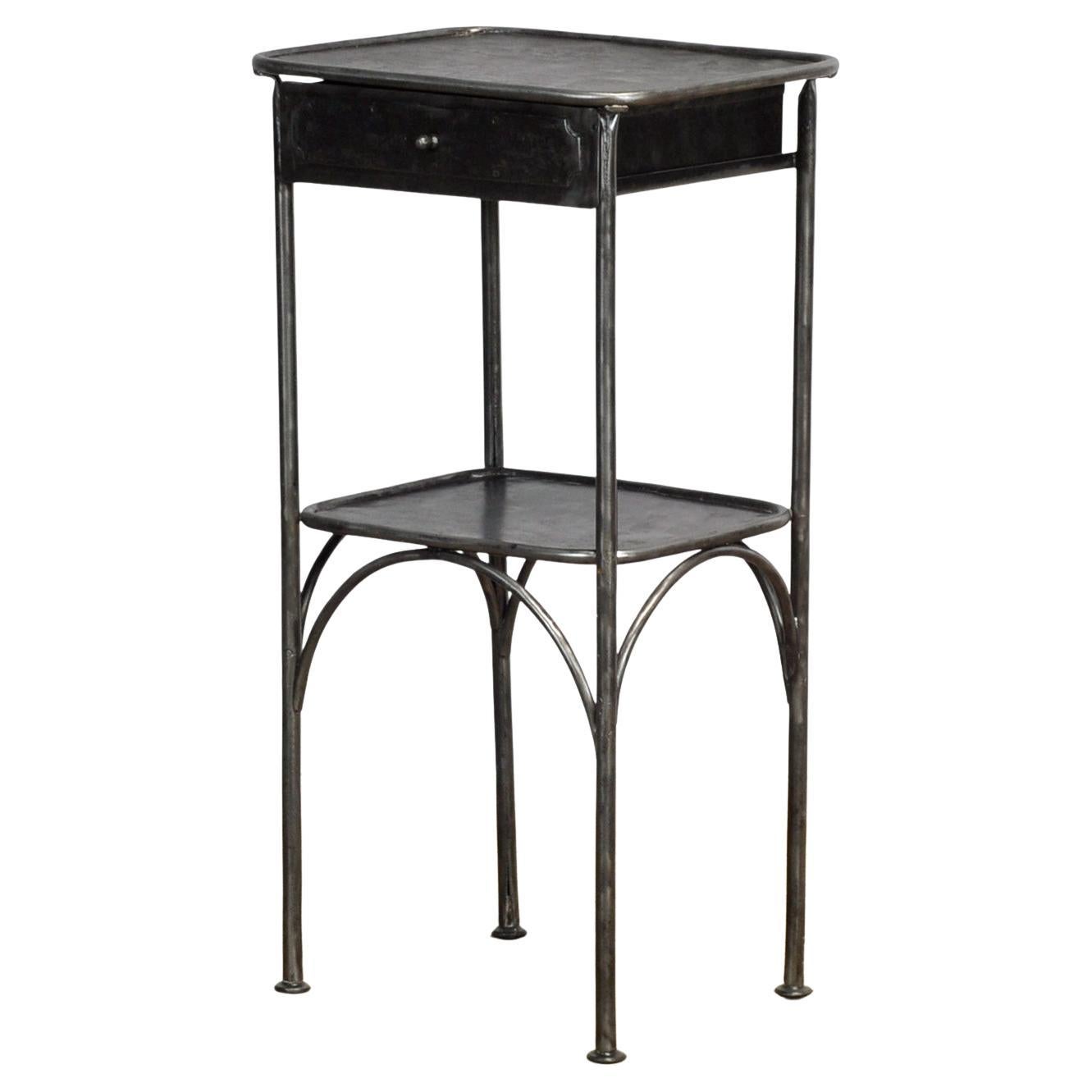 Table de nuit en fer, 1910 en vente
