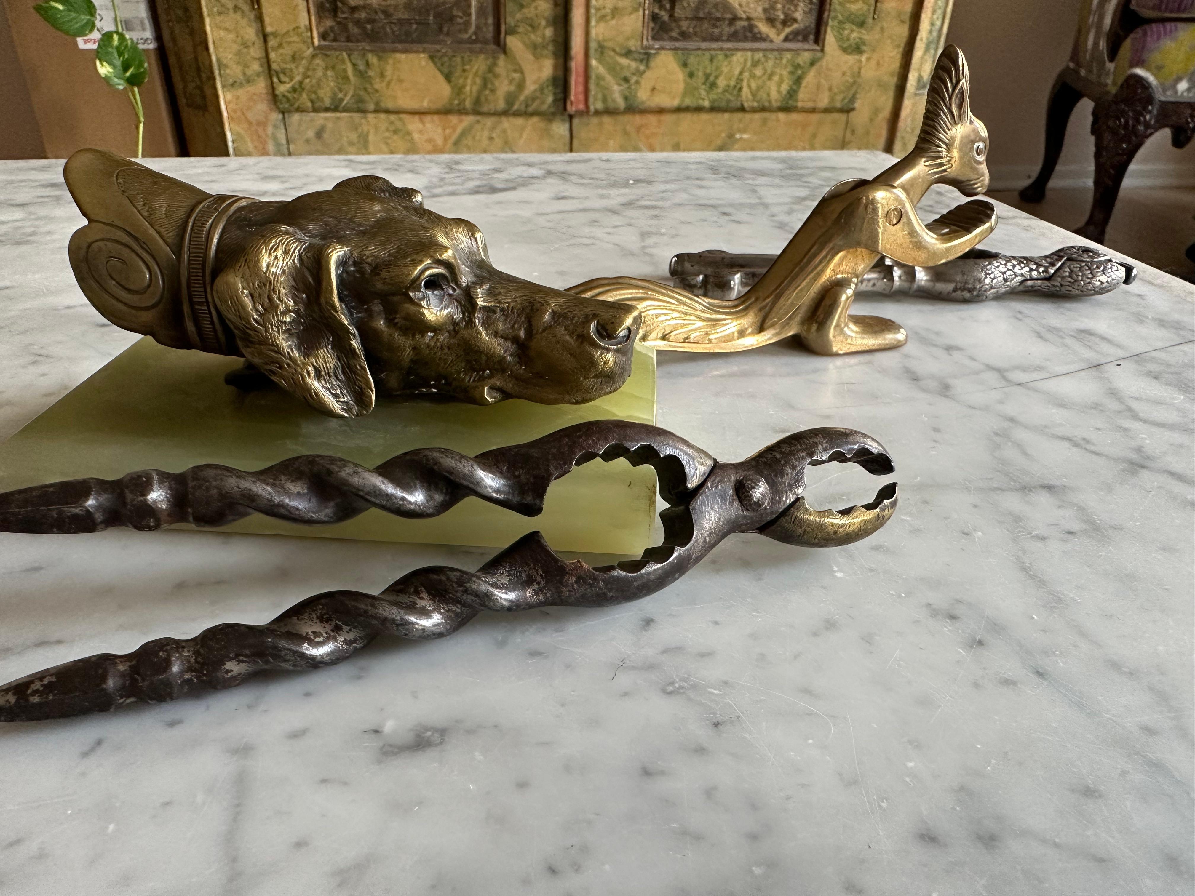Schiaccianoci in ferro con inserti in ottone e maniglie tornite, Germania, circa 1800 in vendita 4