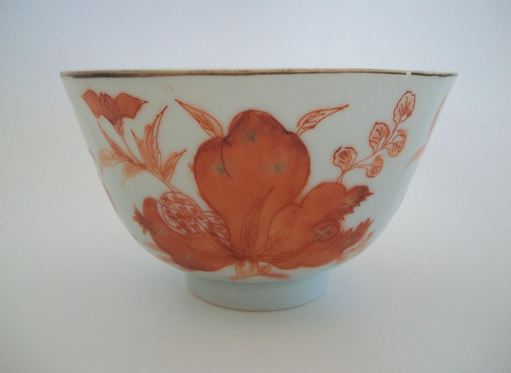 Exportation chinoise Bol en porcelaine décoré de fer rouge et doré - Marque Guangxu - Chine - 20ème siècle en vente