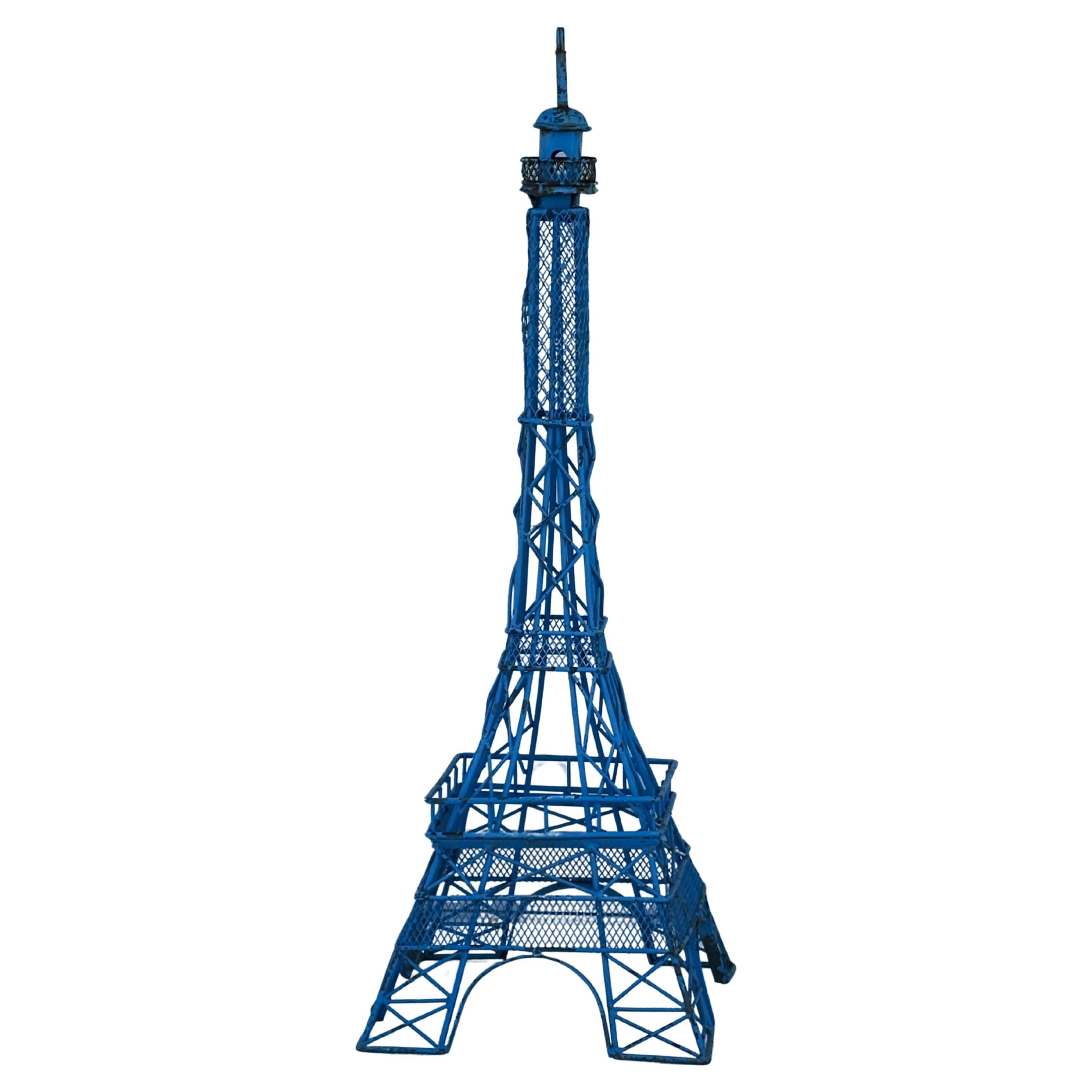 Réplica de hierro de la icónica Torre Eiffel
