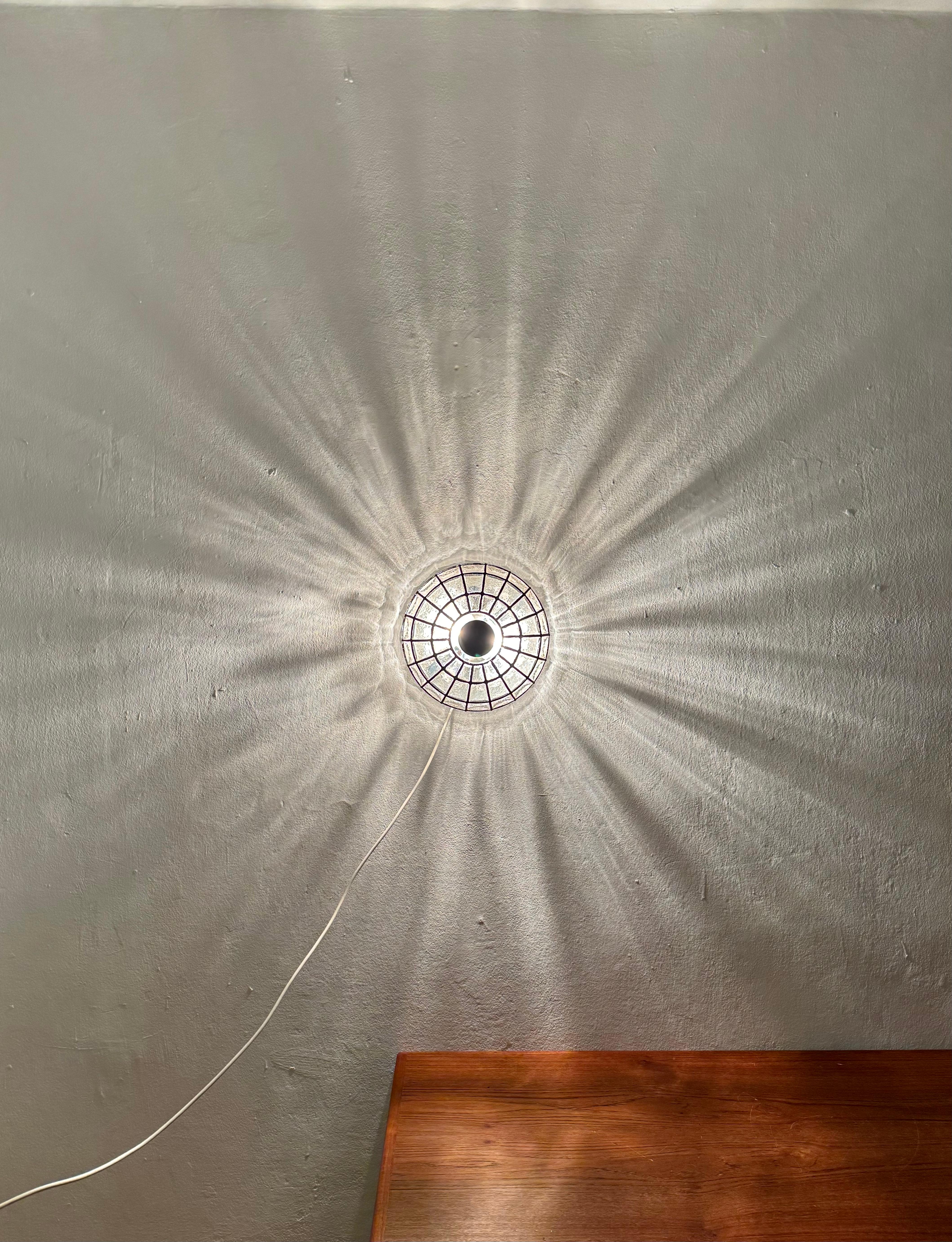 Lampe murale ou plafonnier en verre à motif anneau de fer du Limbourg en vente 2