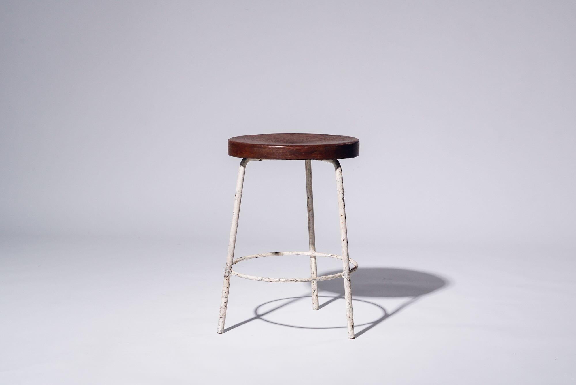 Tabouret bas rond en fer par Pierre Jeanneret pour Chandigarh, Inde, Circa 1960 Bon état - En vente à Tokyo, JP