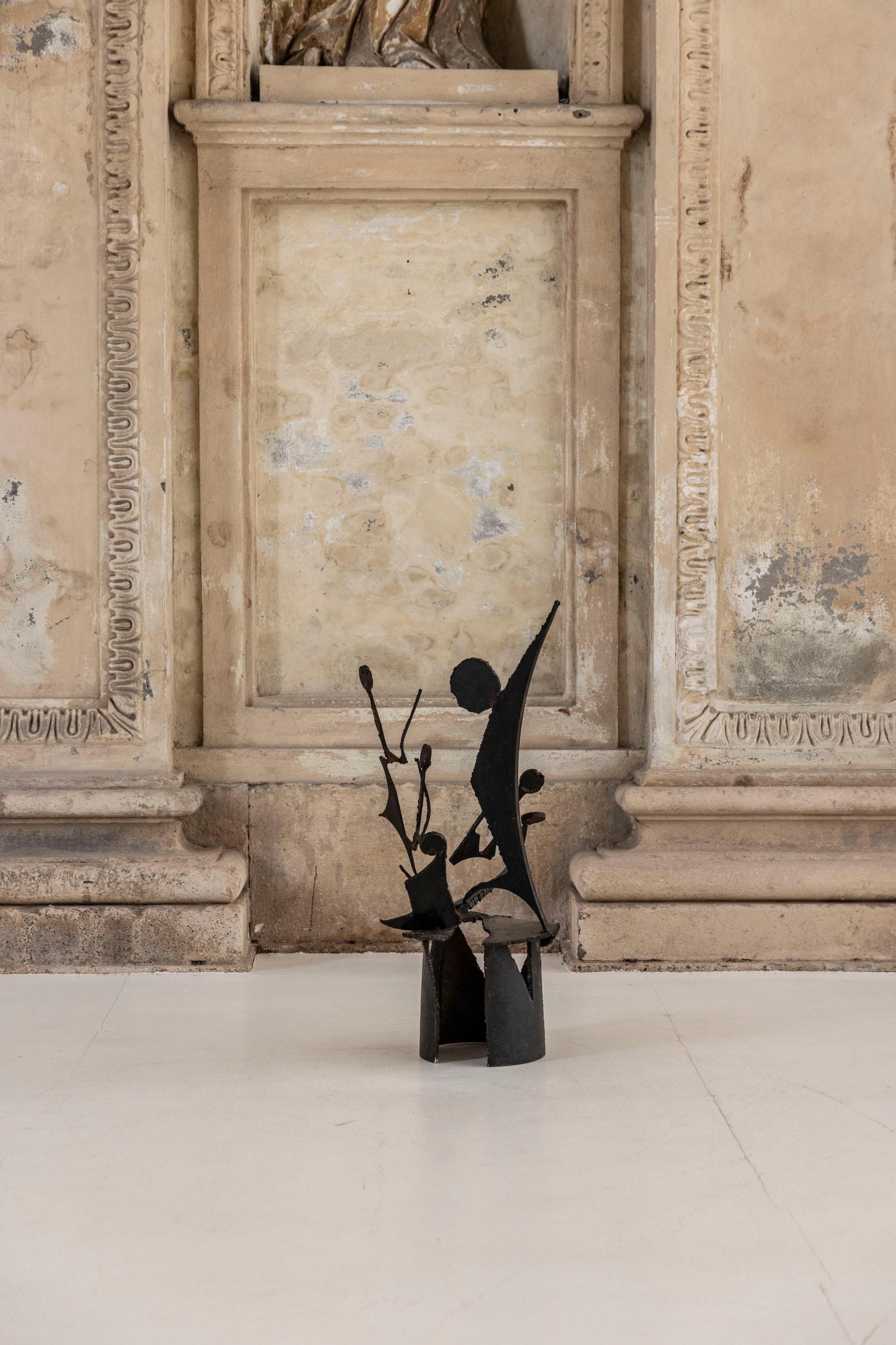 Scultura in ferro di Toni Benetton.
Un museo a Mogliano Veneto, Treviso, è dedicato alle opere d'arte di Toni Benetton.
Nel 1982 l'artista è stato invitato a Londra al Victoria and Albert Museum per Towards a new Iron Age. Le sue sculture astratte