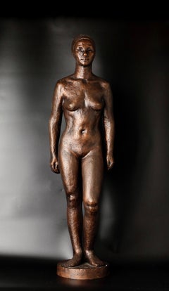 Escultura de hierro de una mujer joven de Saegusa Soutarou