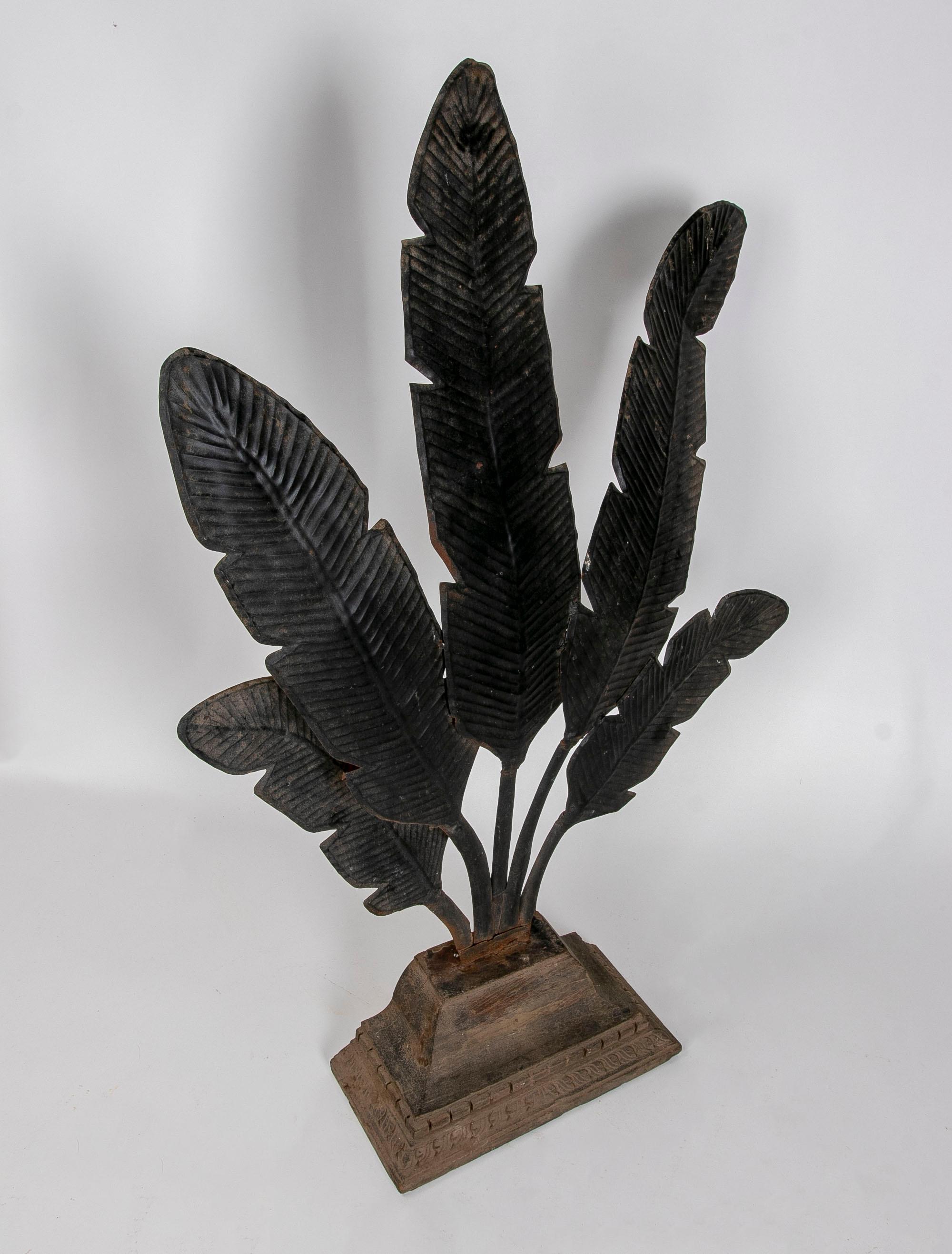 Iron Sculpture of Lotus Flower Leaves on Wooden Base in black Colour For Sale 6