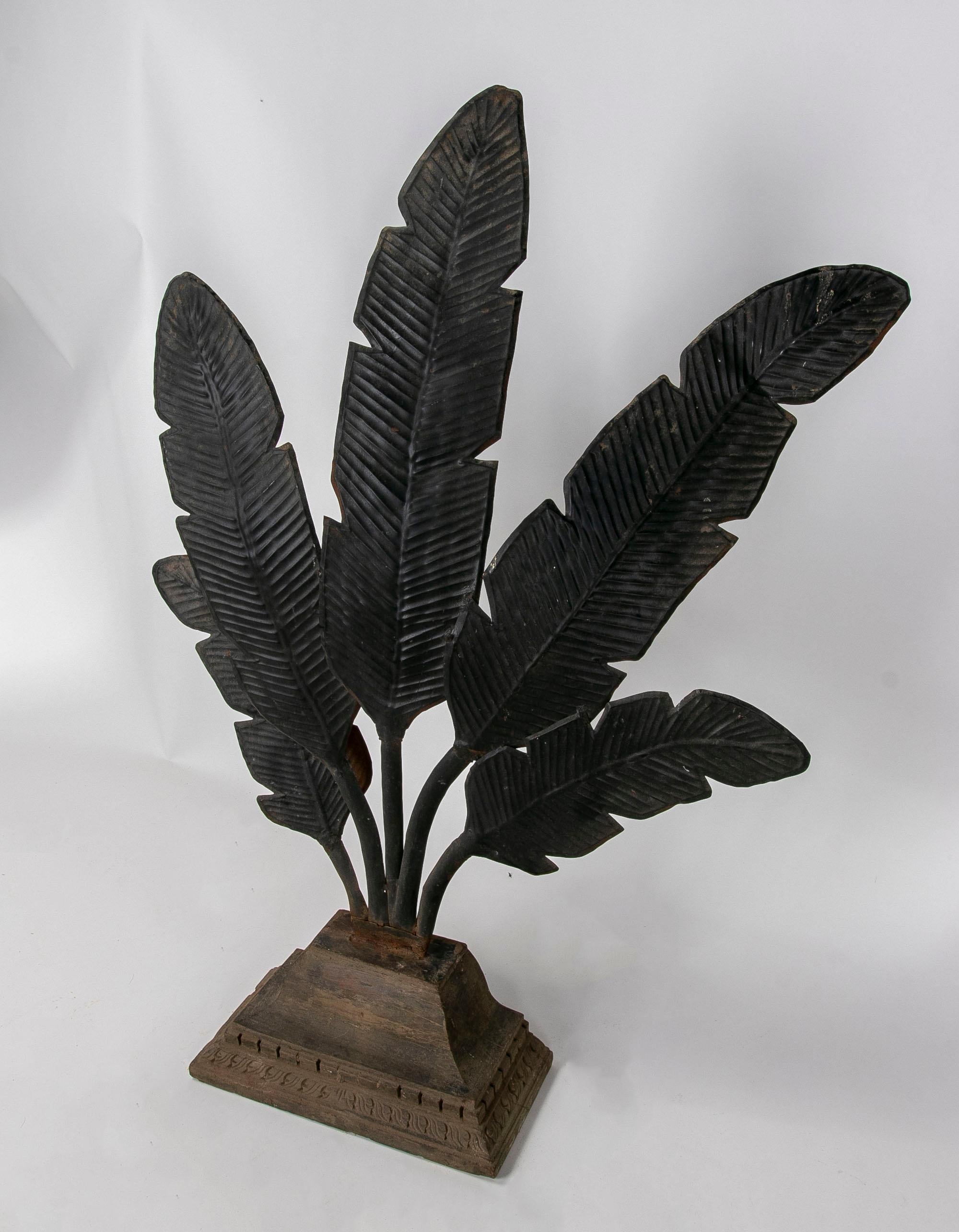 European Iron Sculpture of Lotus Flower Leaves on Wooden Base in black Colour For Sale