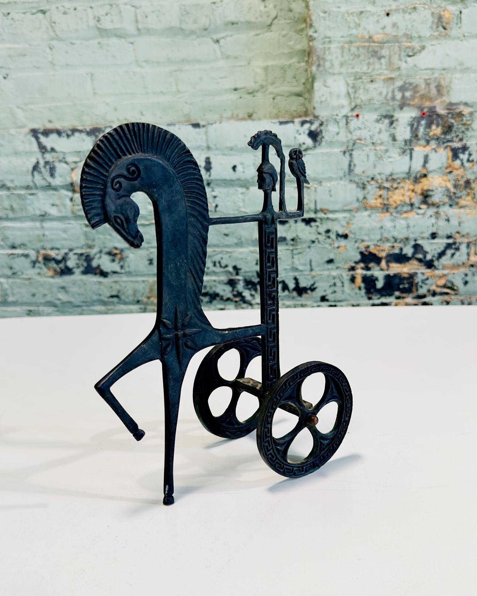 Sculpture en fer Chariot romain avec femme guerrière, Italie 1950 Bon état à Chicago, IL