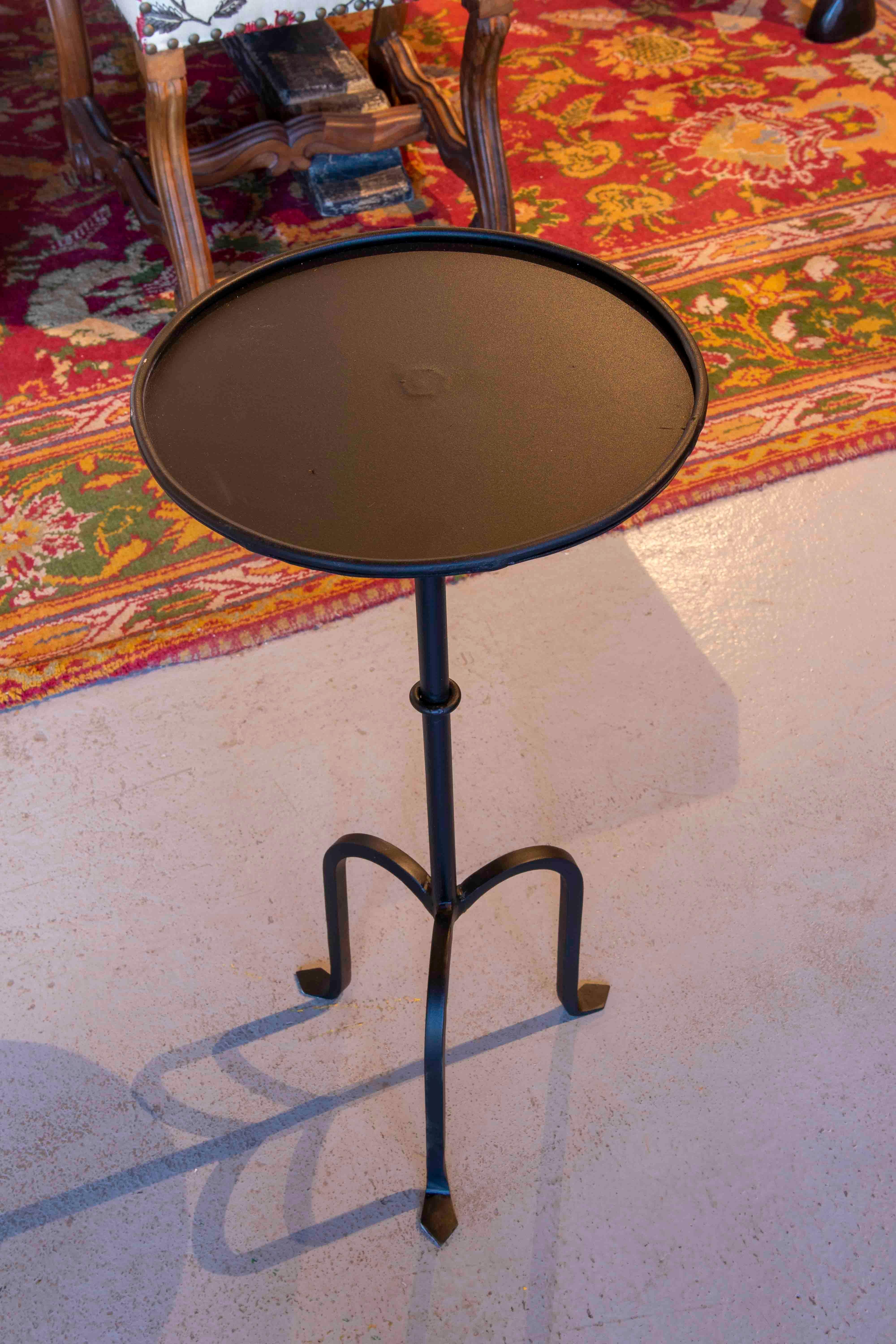 Iron Side Table with Round Top and Three Legs For Sale 2