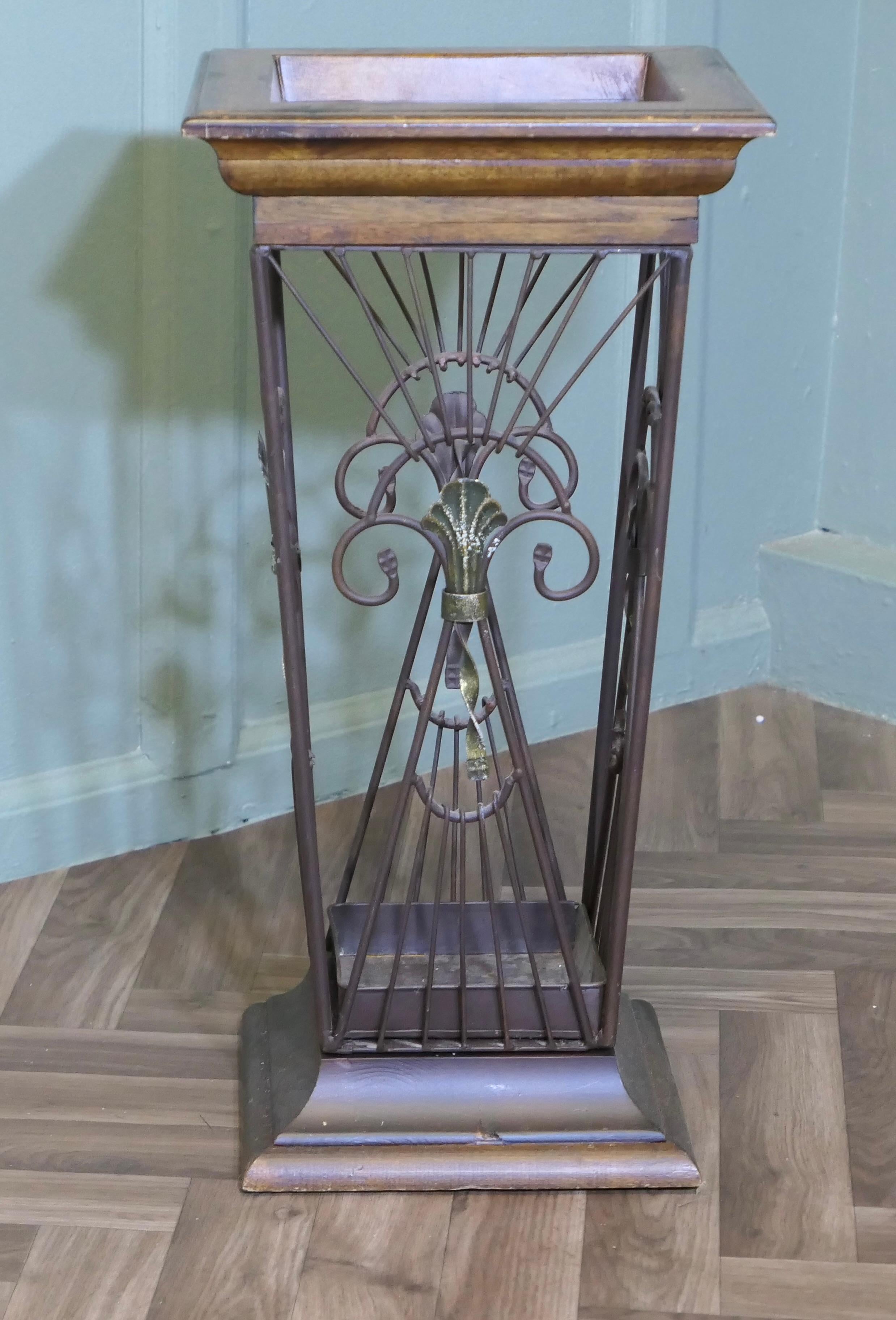 Stand en fer pour Sticks, Stand pour Umbrella

Ce site  belle pièce réalisée avec un cerclage décoratif en fer, de forme ronde, plus large en haut et avec un égouttoir en bas.

Le support de bâton est en excellent état, il mesure 20,5 pouces de haut