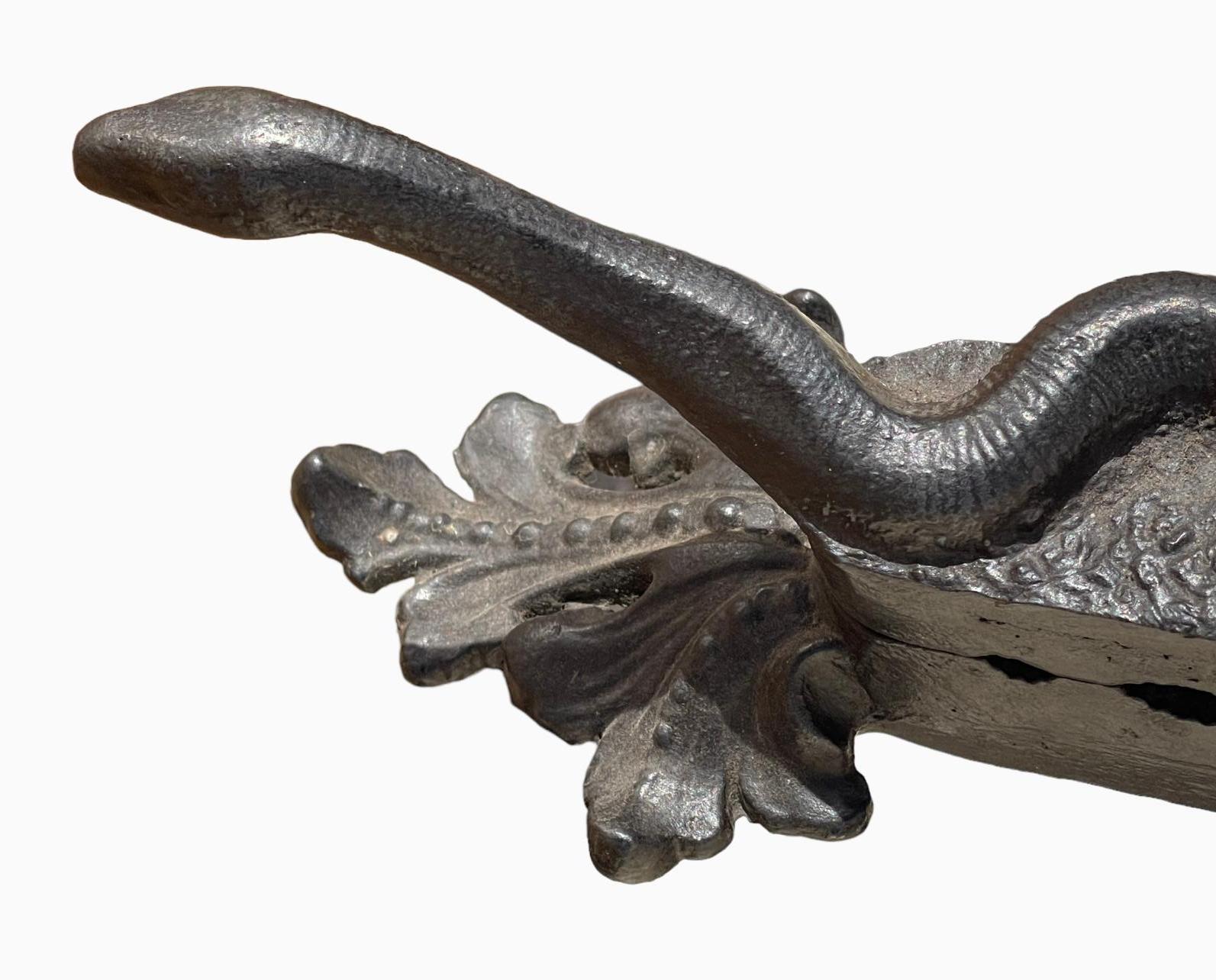 Iron Stopper With Snake Decor In Good Condition For Sale In Beaune, FR