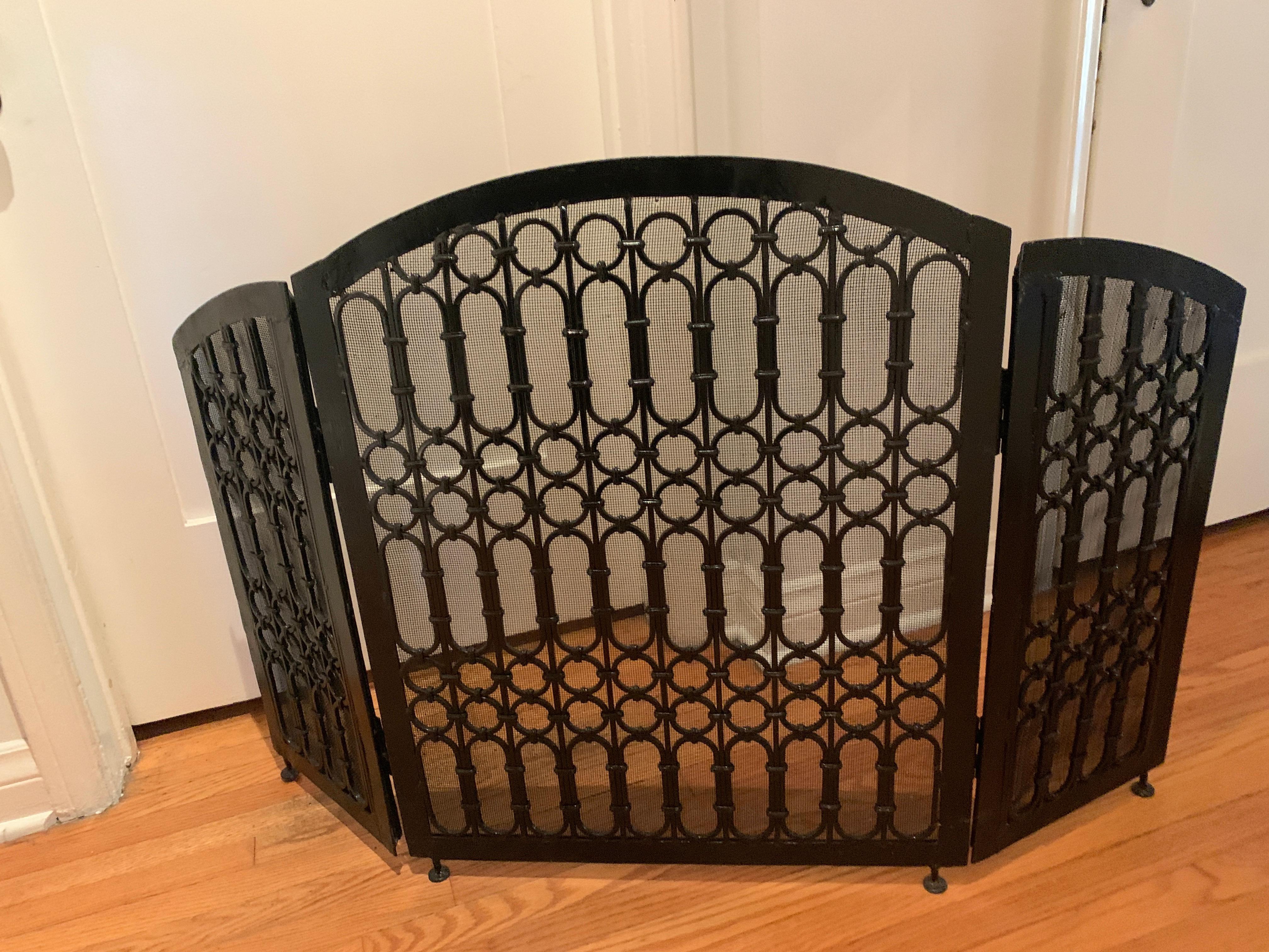 Freestanding Iron Three Panel Fireplace Screen In Good Condition For Sale In Los Angeles, CA