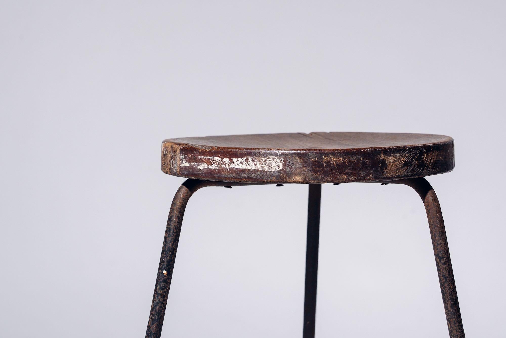 Iron Triangle Low Stool by Pierre Jeanneret for Chandigarh, India, Circa 1960 In Good Condition For Sale In Tokyo, JP