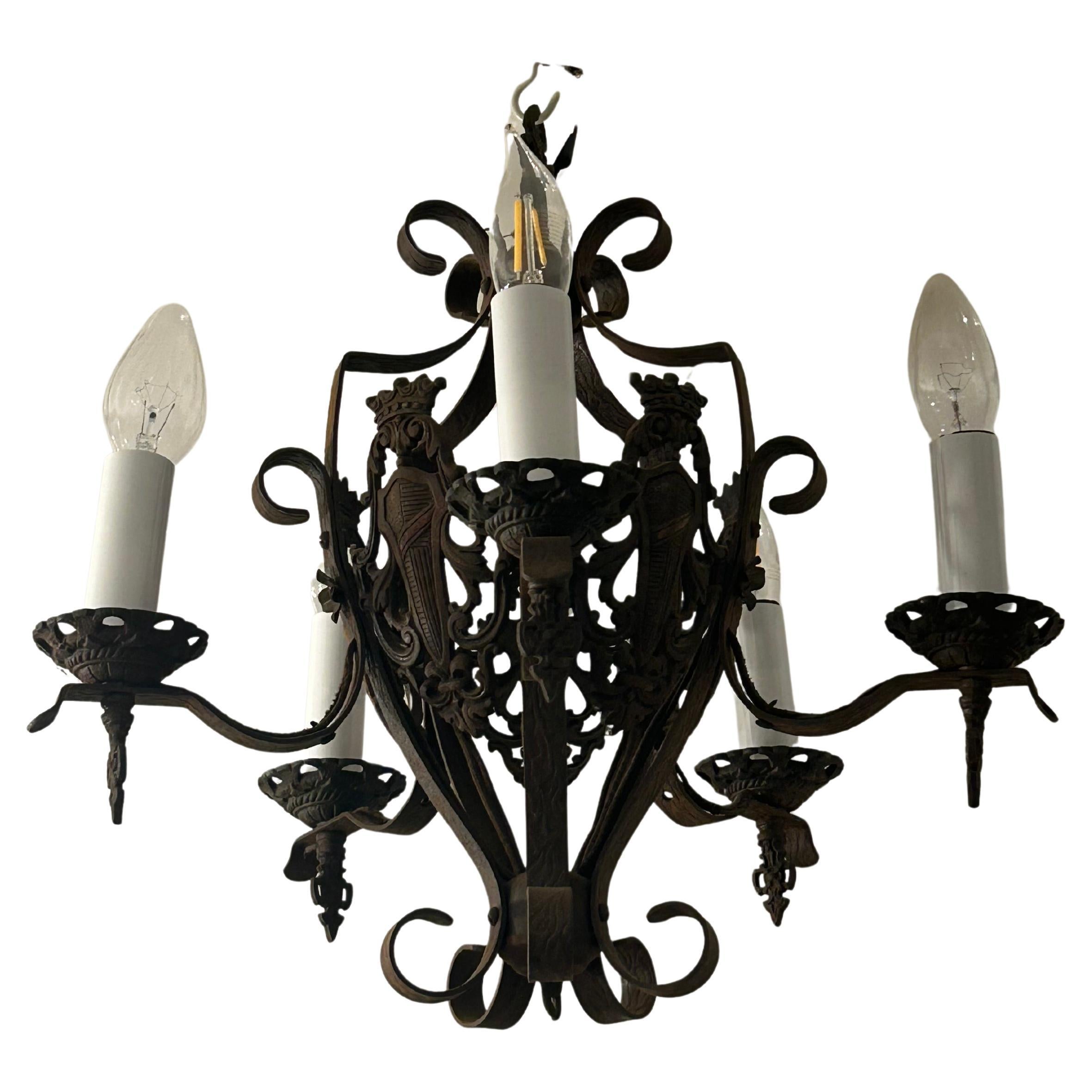 Lampadario araldico inglese in ferro vintage in vendita