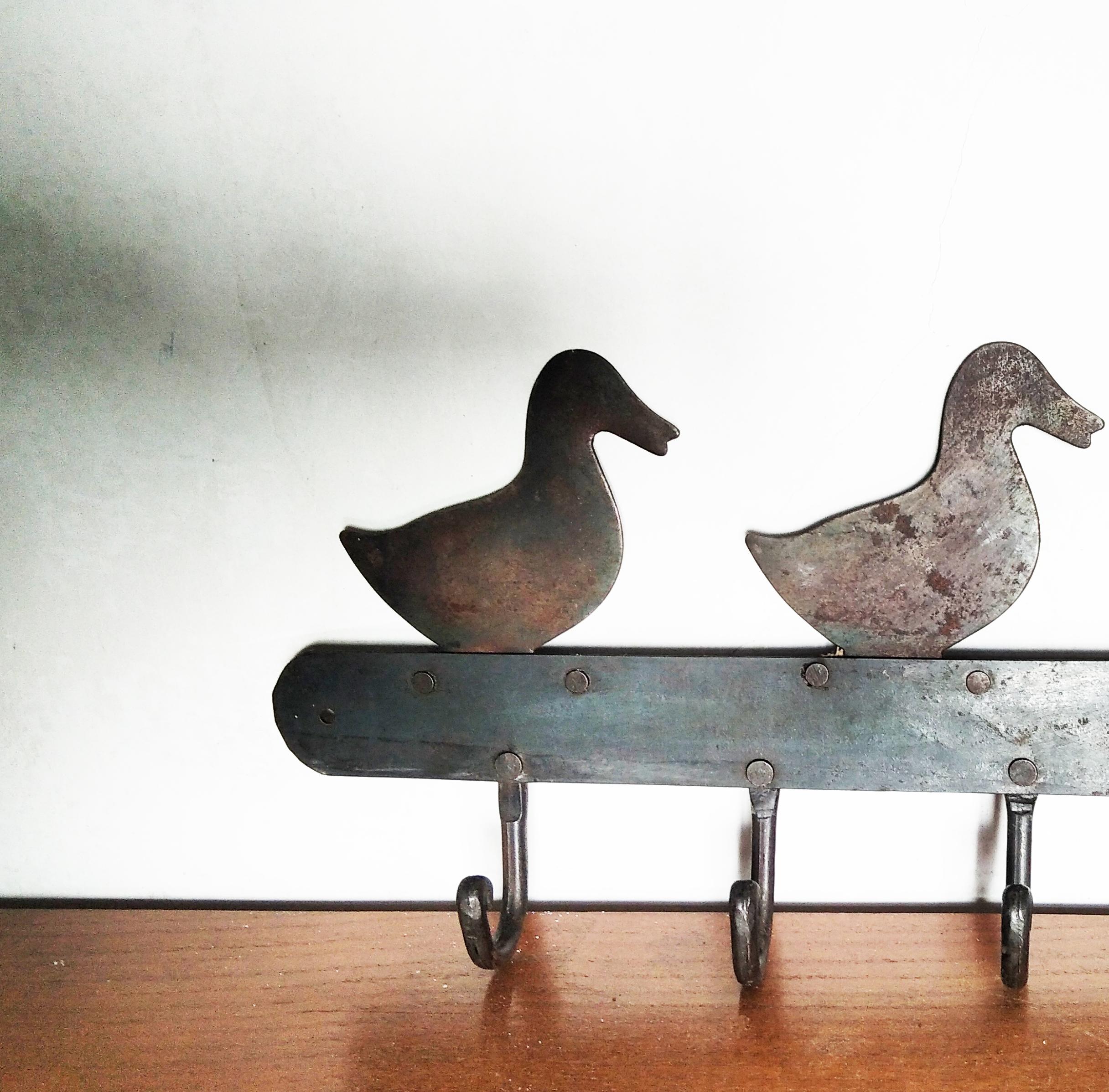 3 ducks on wall