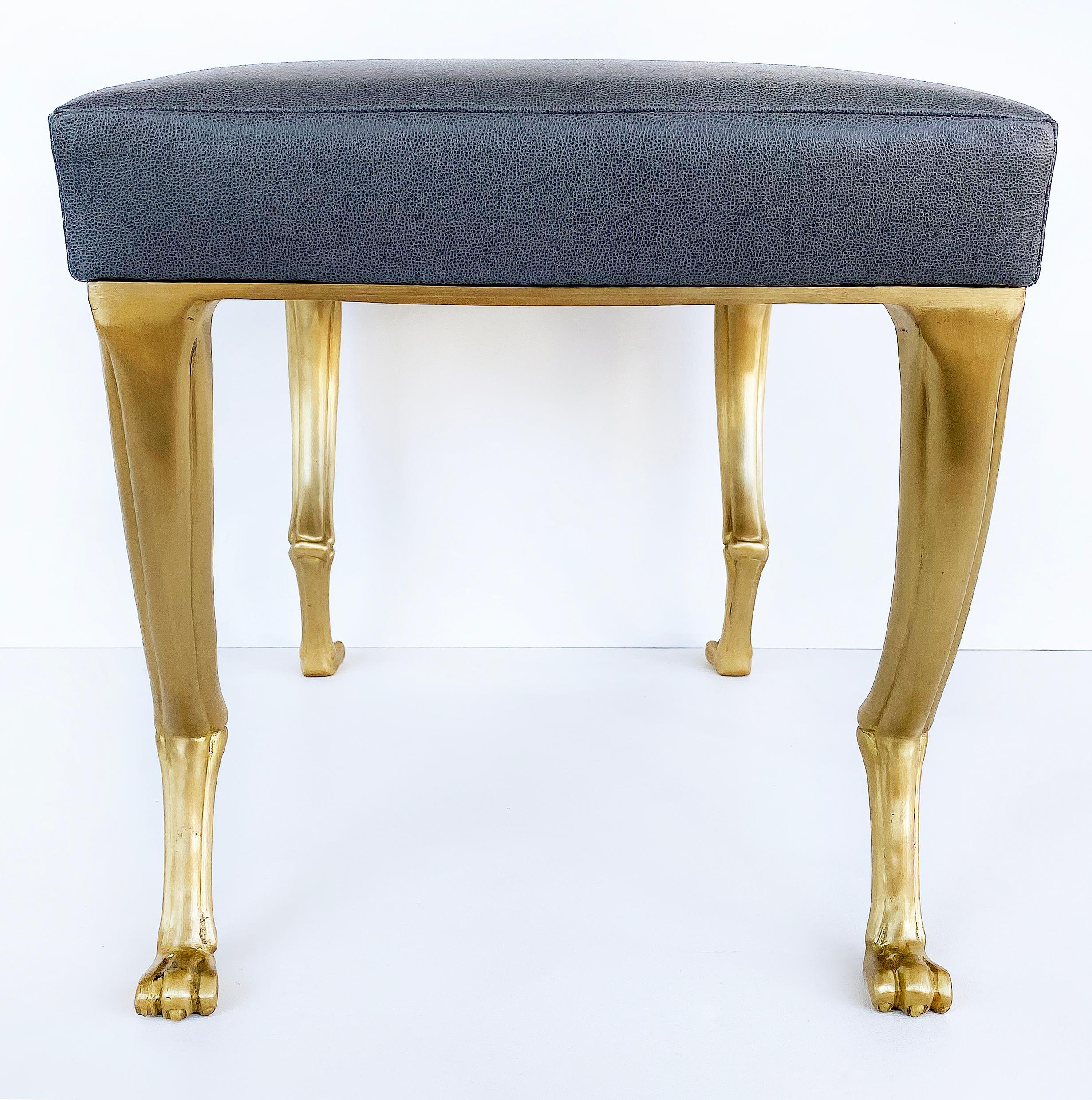 Bench aus vergoldeter Bronze von Ironies mit Knie und Pfotenfüßen (Neoklassisch) im Angebot