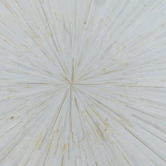 Mesa de metal dorado con tapa de hueso teselado Ironies Silver