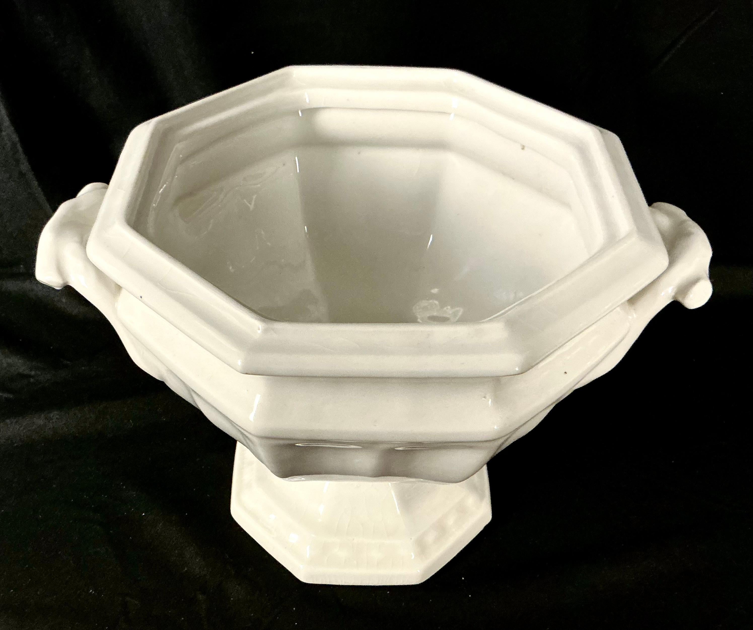 Ironstone Soup Tureen With Lid In Good Condition For Sale In Bradenton, FL