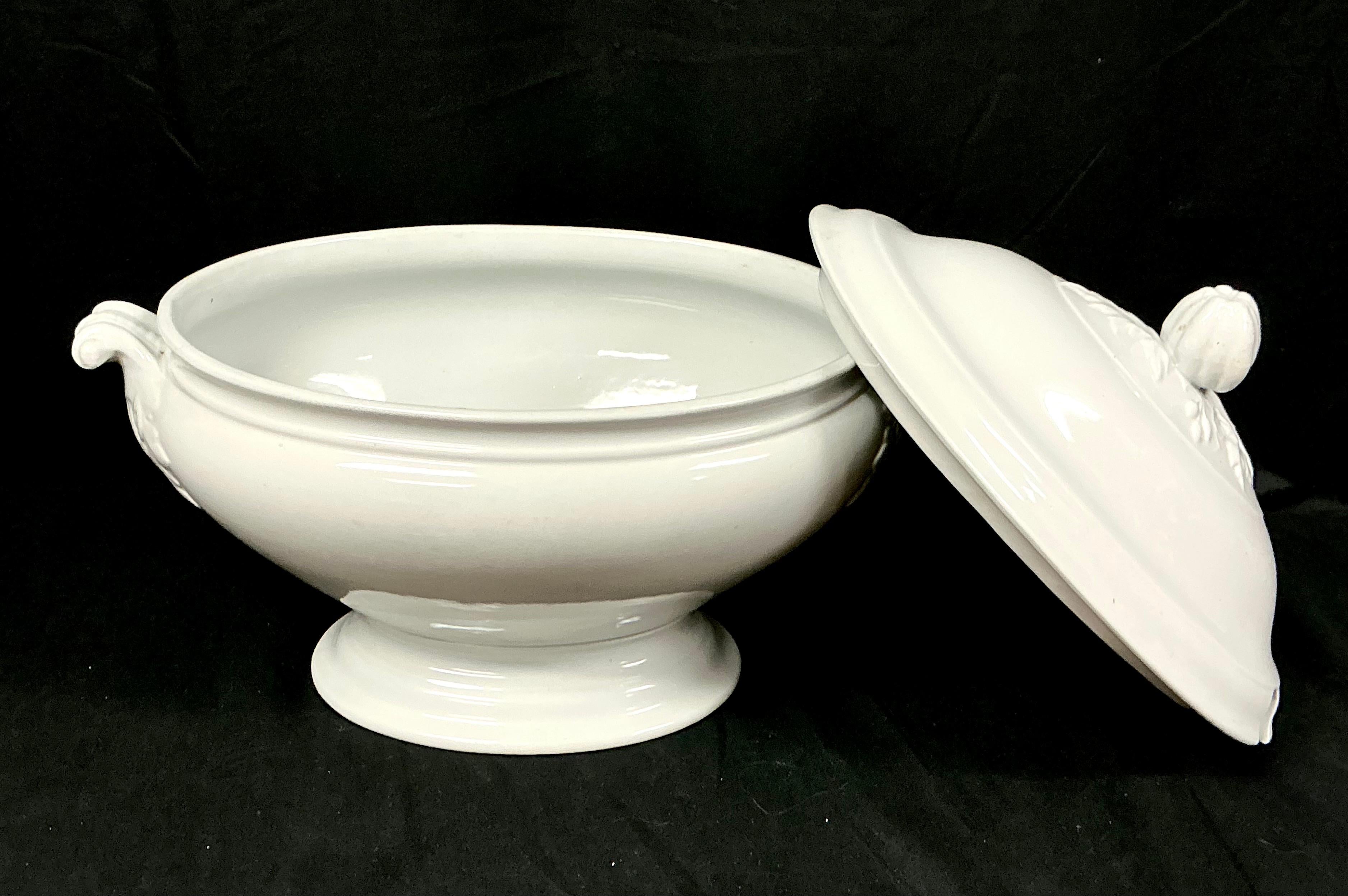 19th Century Ironstone Soup Tureen with Lid/Ladle by J.& G. Meakin For Sale