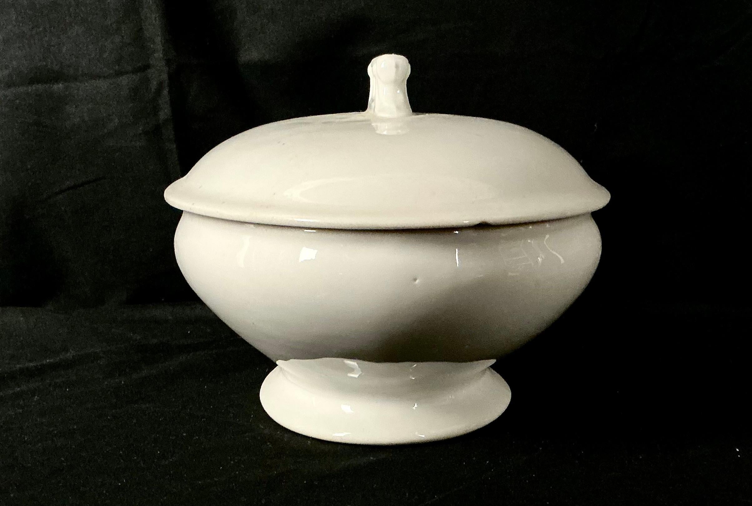 Américain Soupière à légumes avec couvercle Buffalo China en vente