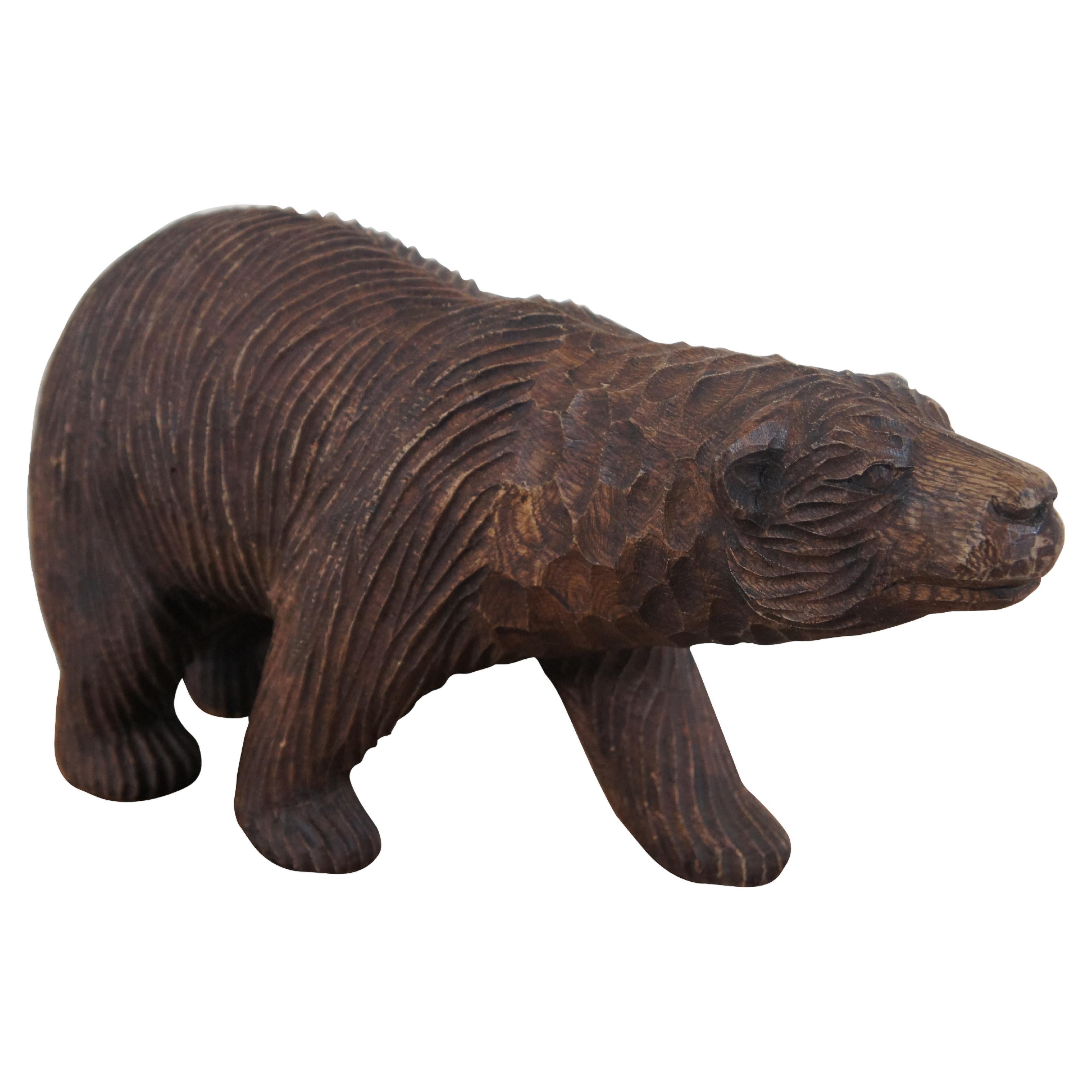 Figurine d'ours éblouissant sculptée en bois de fer rustique cabane Adirondak  en vente