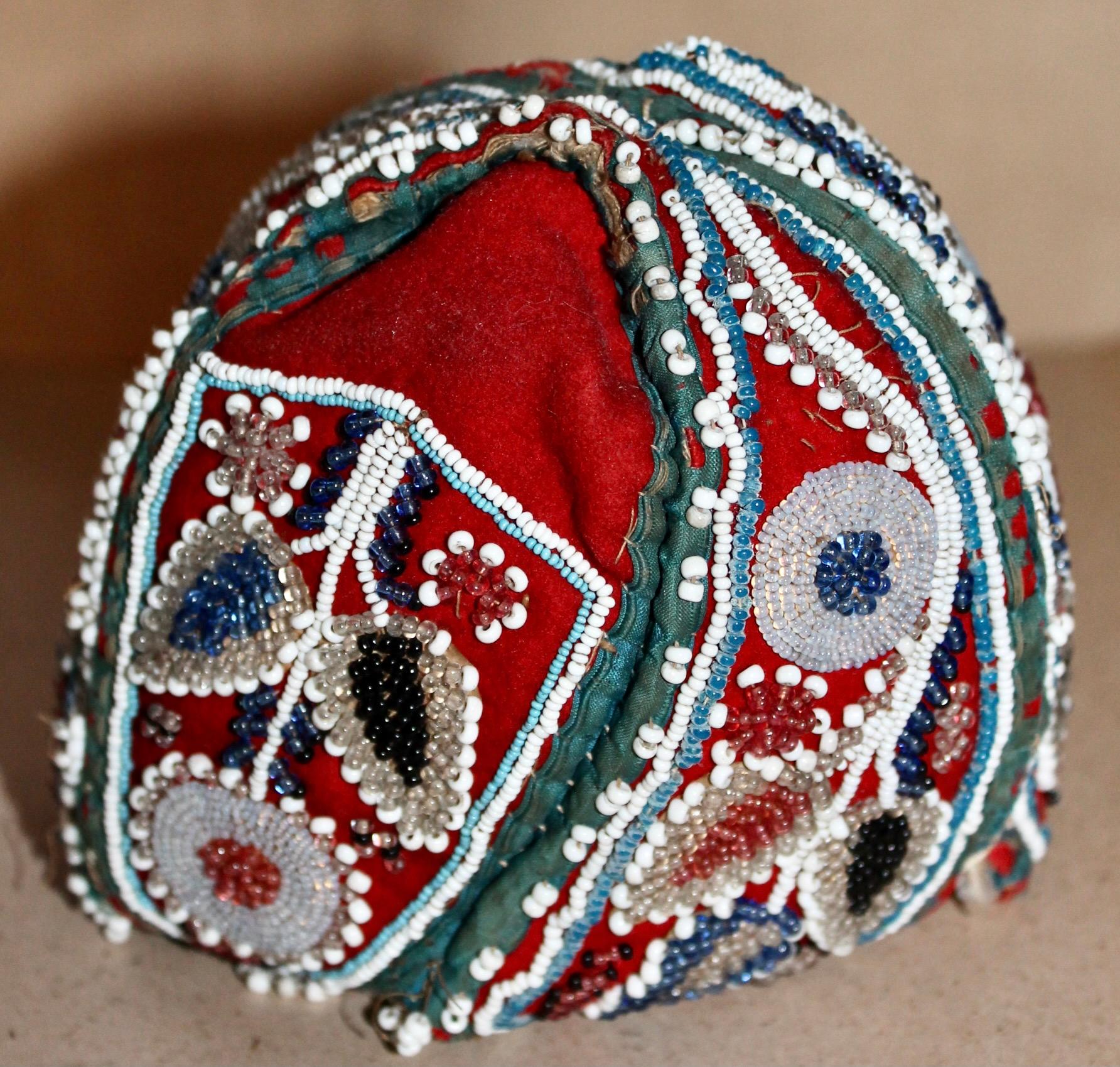 Iroquois (Haudenosaunee) Beaded Child's Cap In Good Condition For Sale In Sharon, CT