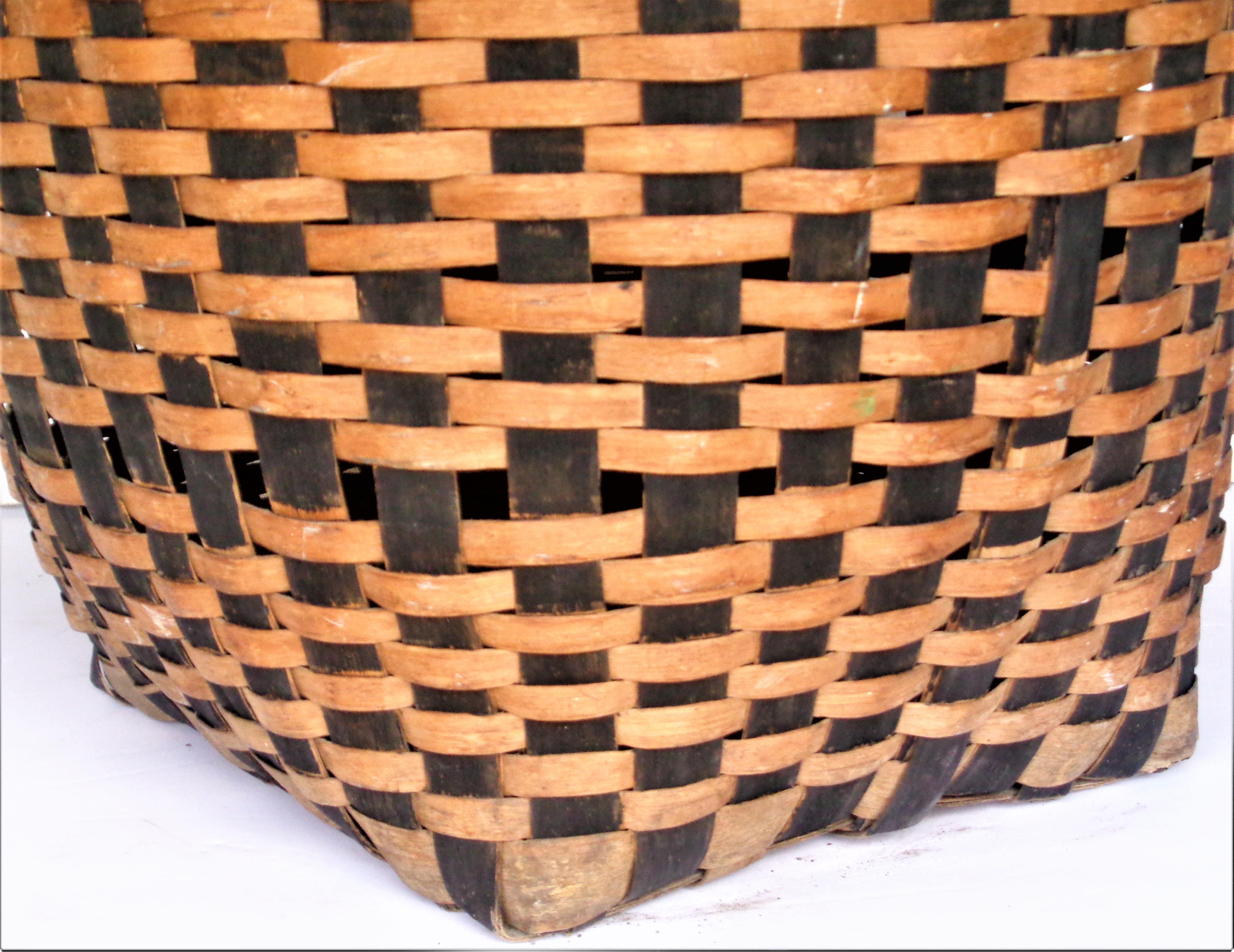 Tacheté Panier de rangement Iroquois, Circa 1900 en vente