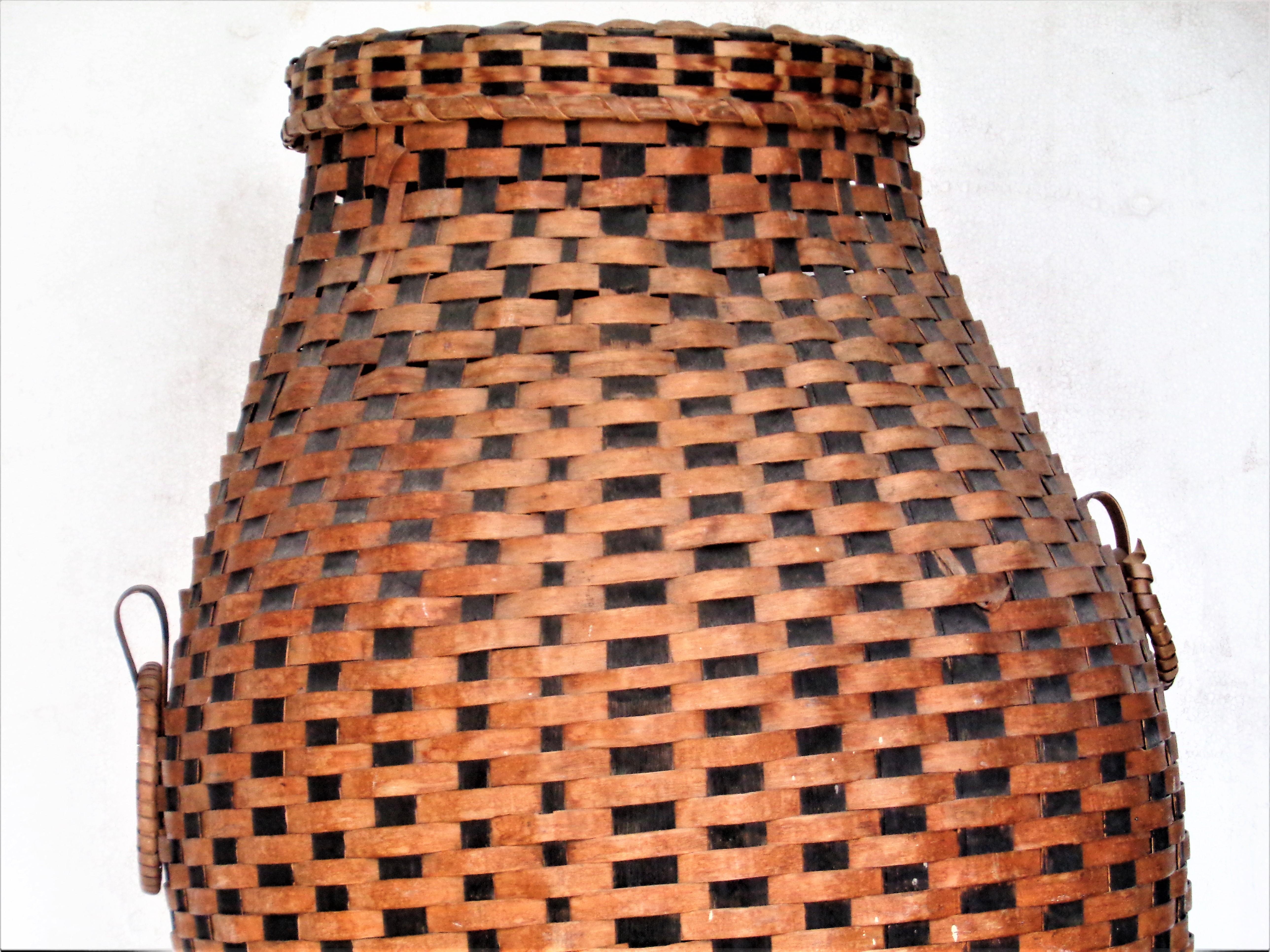 Early 20th Century Iroquois Storage Basket, Circa 1900 For Sale