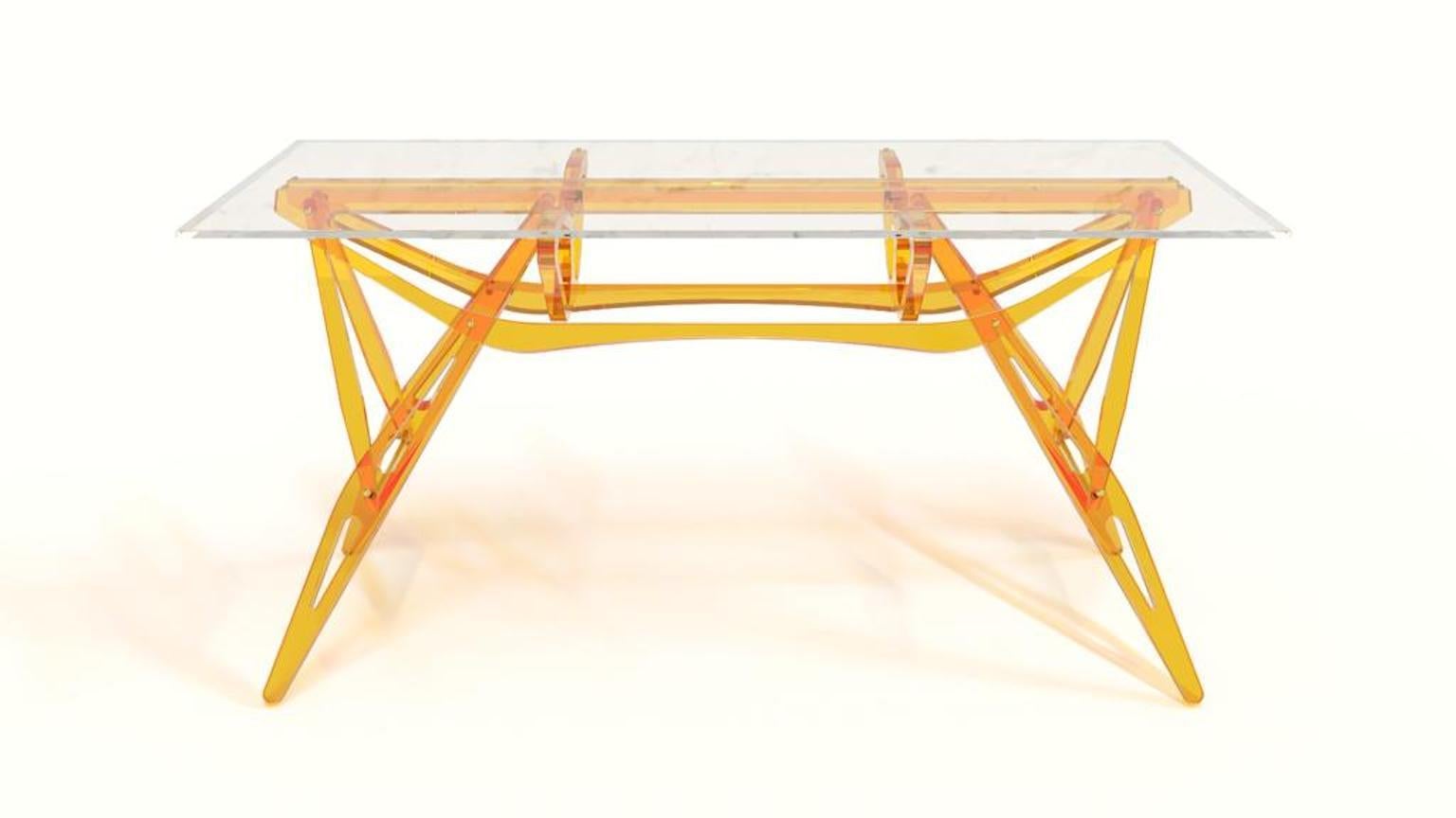 Ir_reale Tisch Hommage an Reale Tisch von Carlo Mollino, 1946 entworfen und produziert von Alchimia im Jahr 2010. Der Tisch hat einen Sockel aus FLOU Plexiglas und eine Kristallplatte. Limitierte Auflage von neun Exemplaren in verschiedenen Farben.
