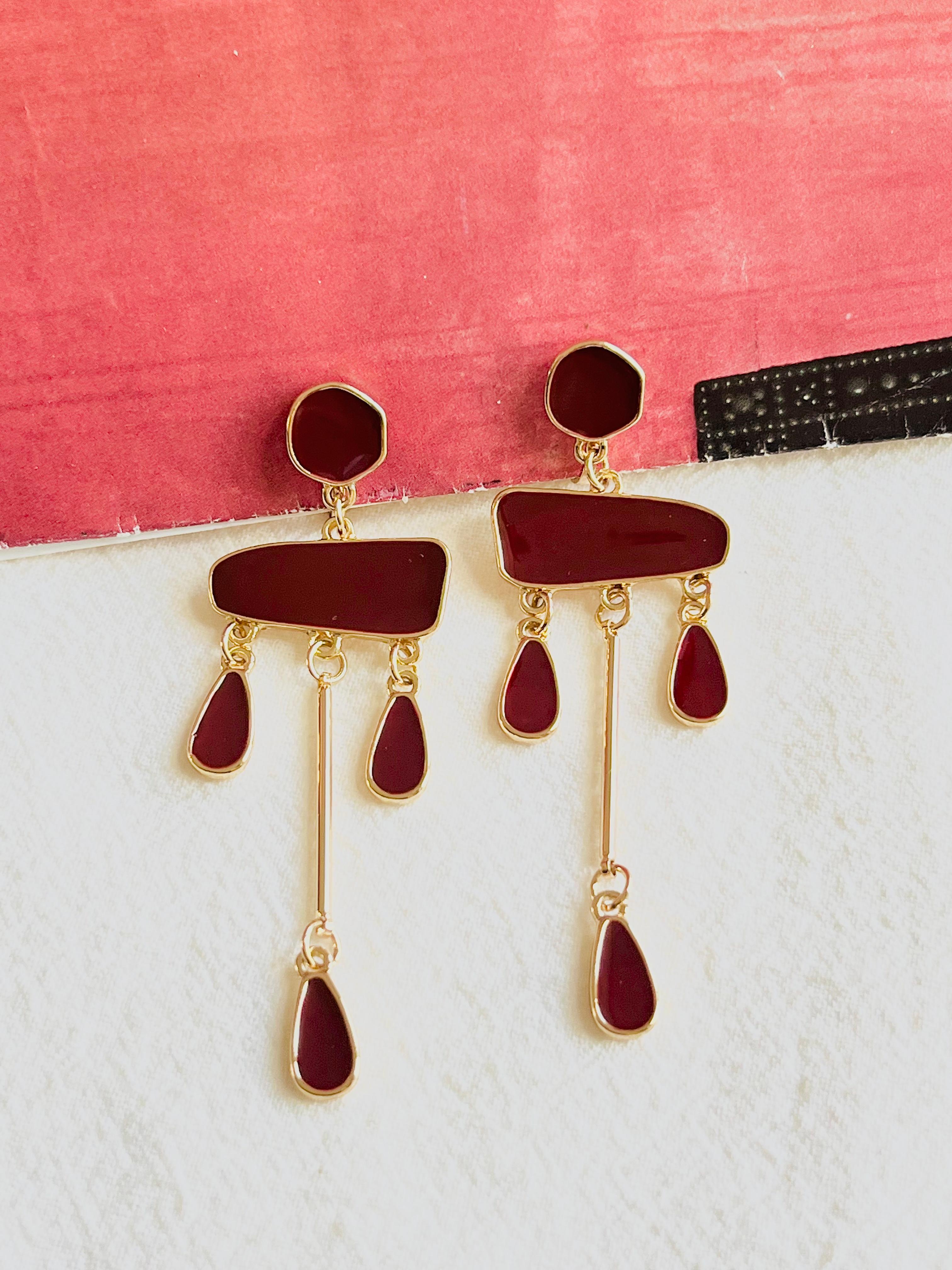 Irregular Burgundy Red Enamel Chandelier Tassel Water Drop Earrings, Gold Tone, Swarovski Element

The cost is very high. 100% handmade. Excellent gift for lady. Fine handcraft.

Material: Alloy, Enamel.

Size: 7.0*2.4 cm.

Weight: 2 g/each.

_ _