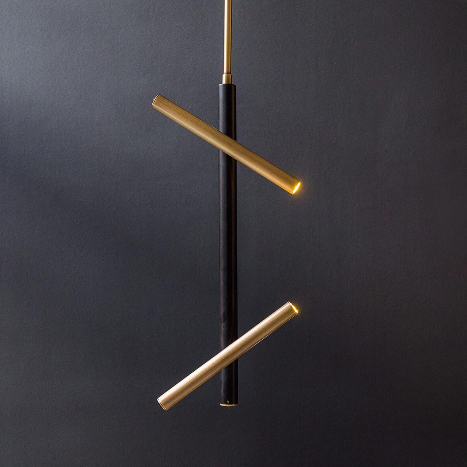 The irregular ceiling lamp is constructed with a combination of brass and black metal and its adjustable head allows you the freedom to light your environment as you like.

Measures: length: 8.6'' / depth: 8.6'' / height: 48.8''


-Brass plated