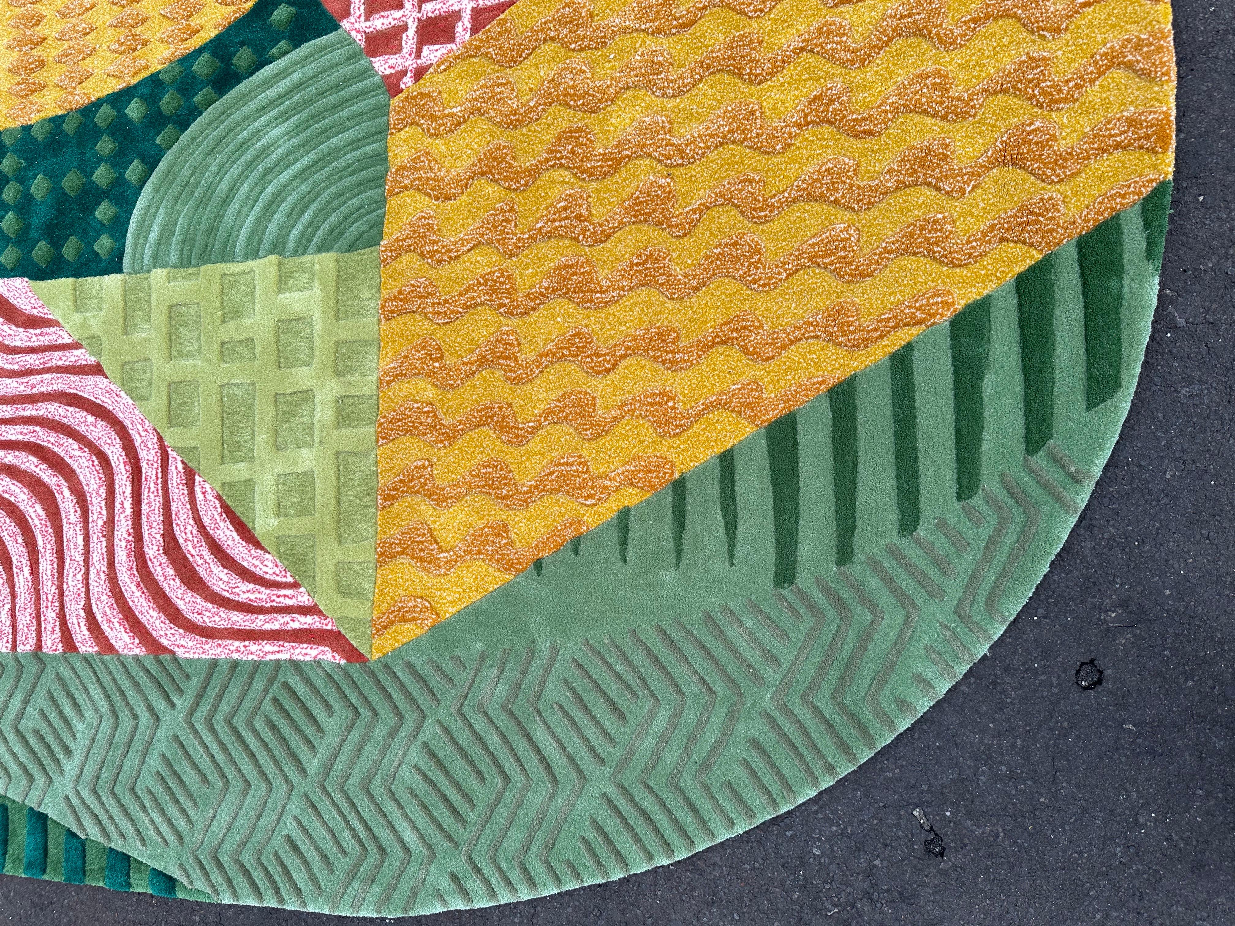 Irregular Shape Teppich mit geometrischem Muster von RAG HOME (21. Jahrhundert und zeitgenössisch) im Angebot