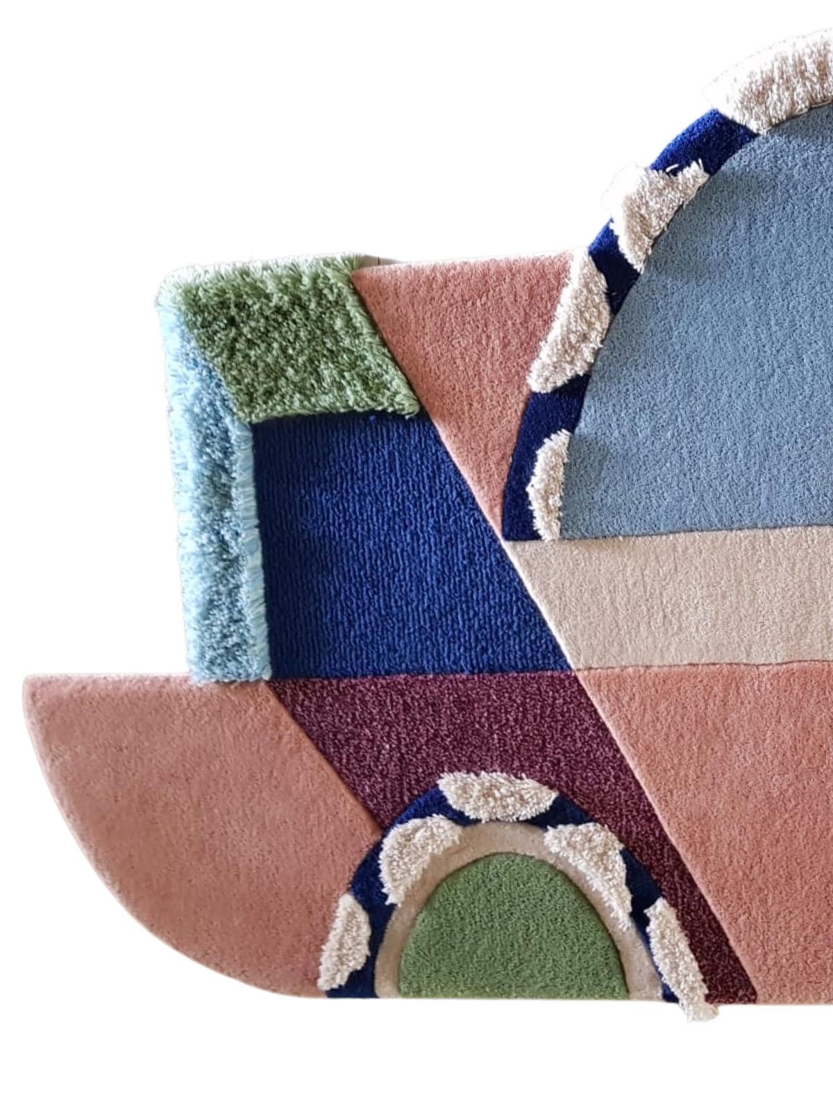 Moderne Tapis en laine rose poudré, bleu, vert irrégulier par RAG Home en vente