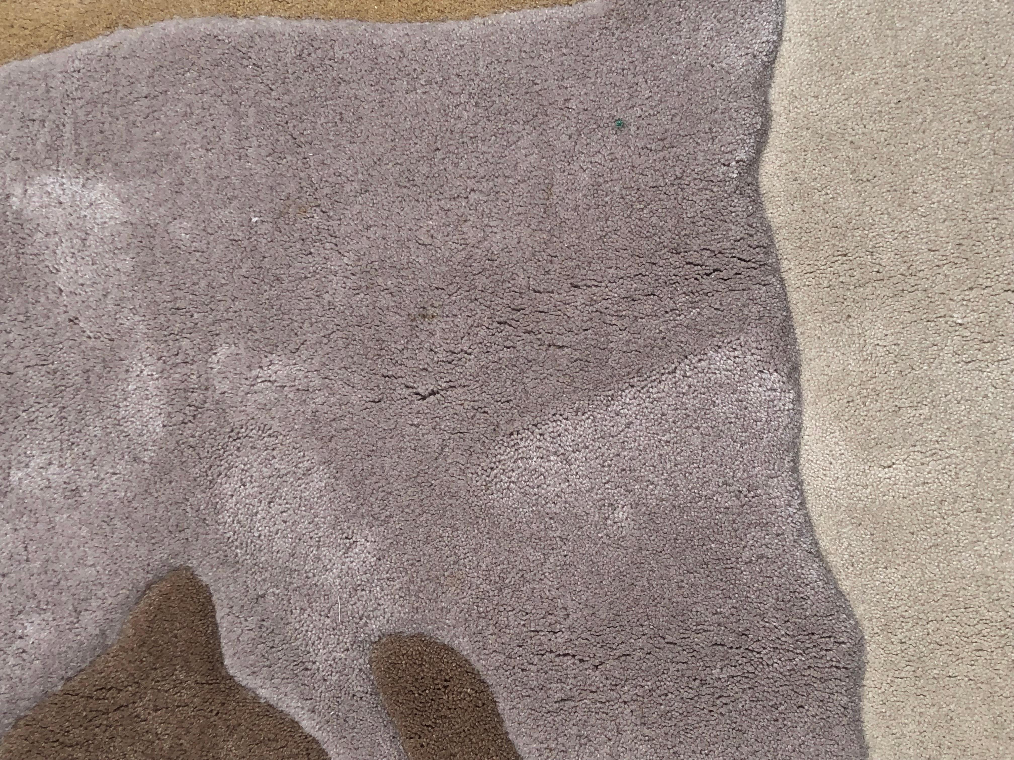 This rug is a harmonious blend of earthy hues, reminiscent of nature's own palette. Intricately tufted into an array of organic shapes, this rug emanates a tranquil ambiance - exactly like the feeling you get when you gaze into the landscape of