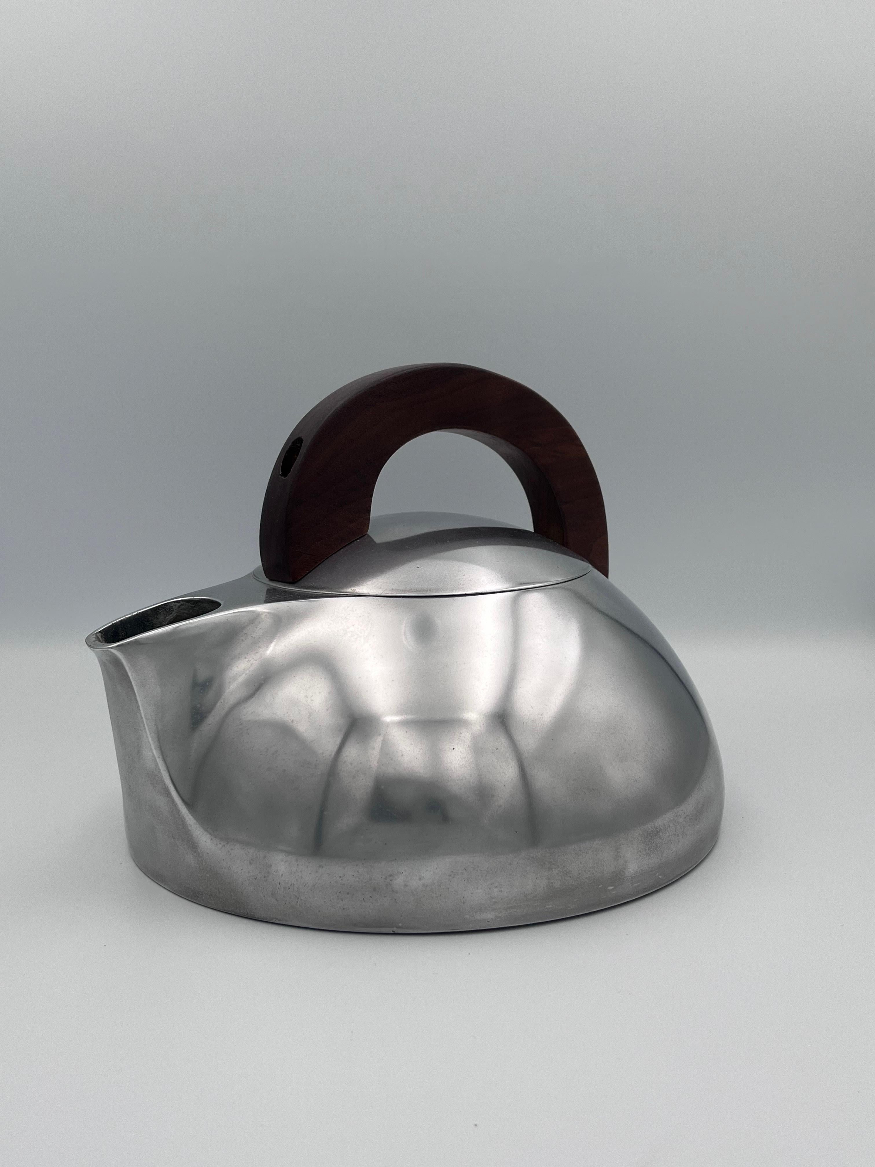 American Irresistible 1930s Art Deco Original Wagner Ware Magnalite Teapot w/ Wood Handle For Sale