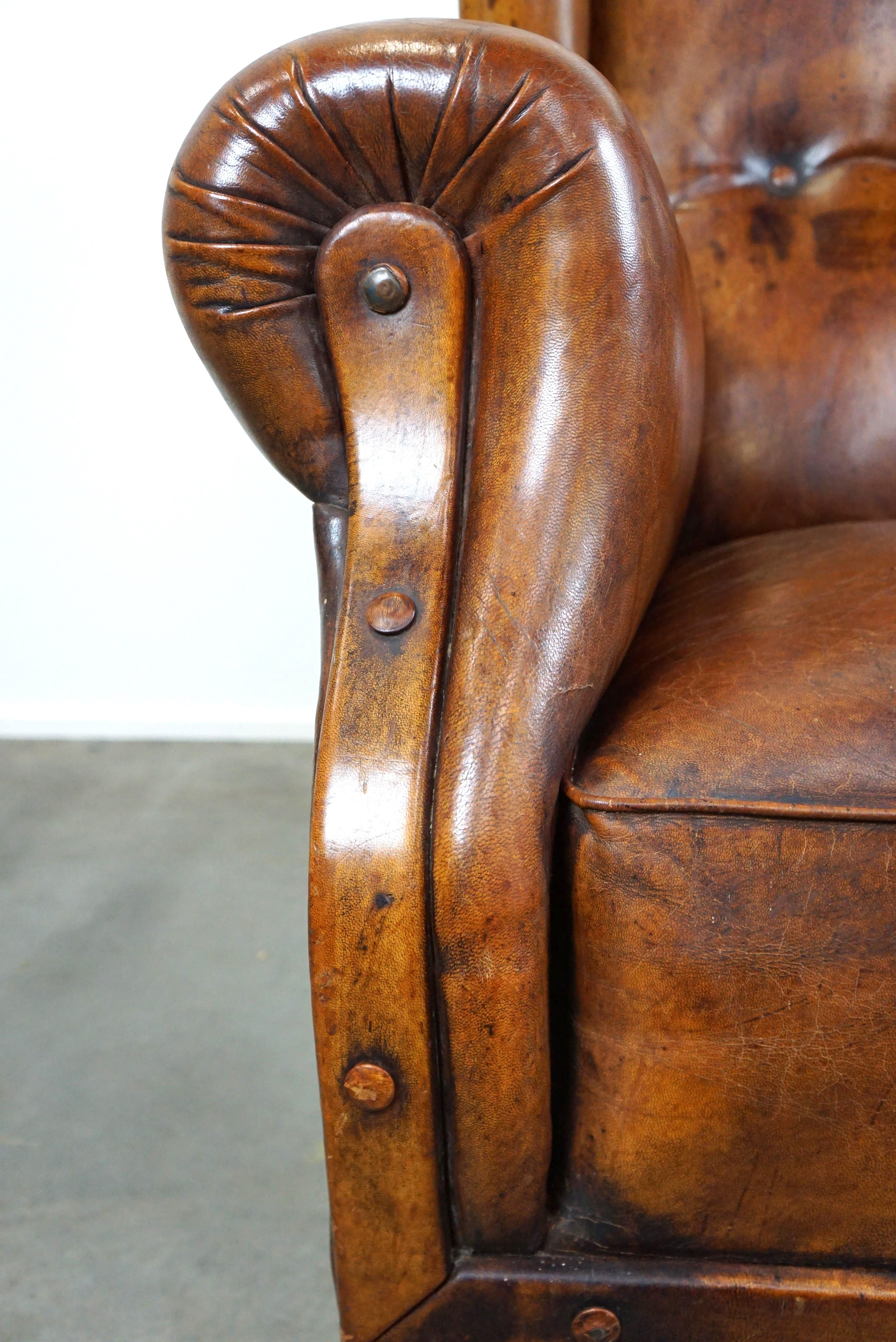 Fauteuil irrésistible à dossier à oreilles en cuir de mouton ancien avec les plus belles couleurs en vente 5