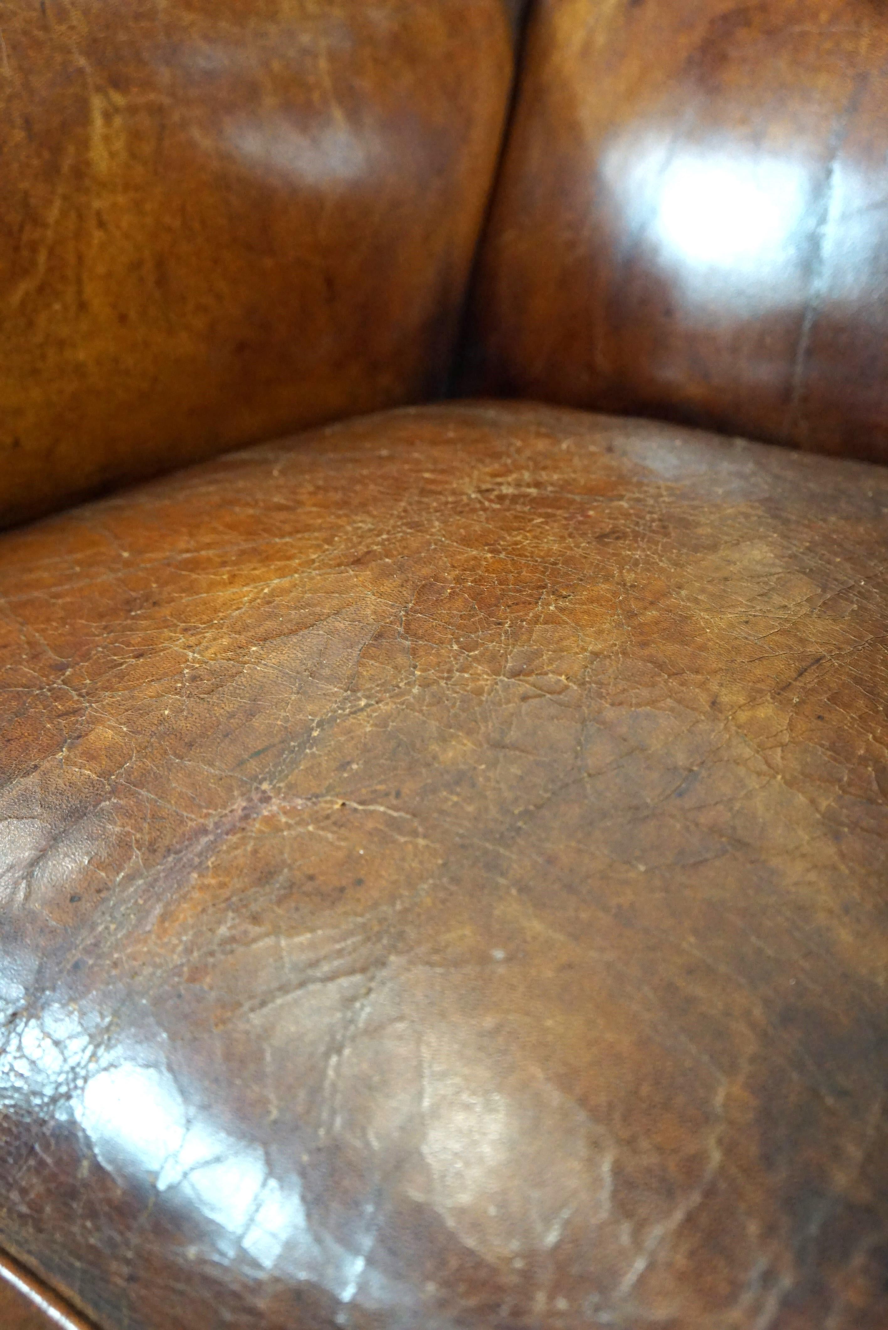 Fauteuil irrésistible à dossier à oreilles en cuir de mouton ancien avec les plus belles couleurs en vente 3