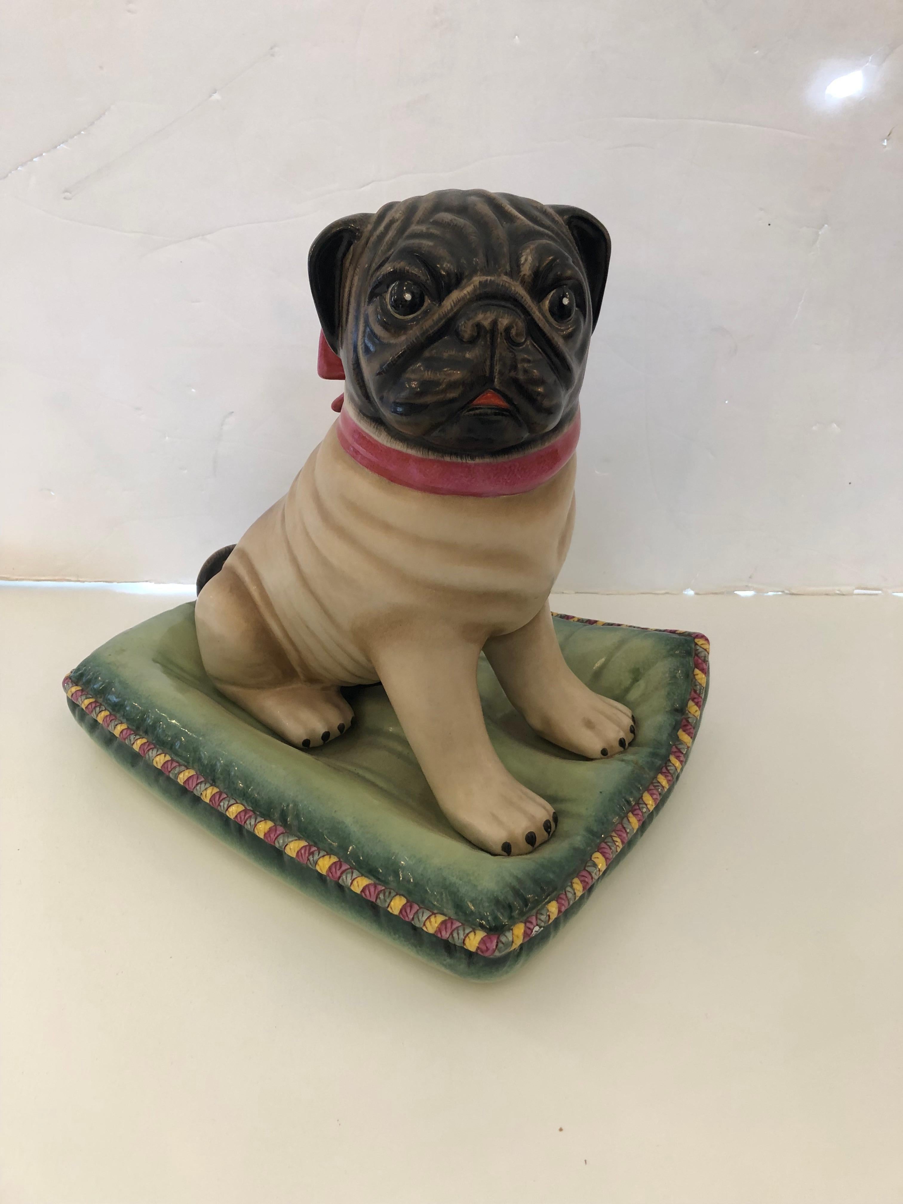 Irresistible carlino sobre una almohada Escultura de sobremesa vintage en venta 4