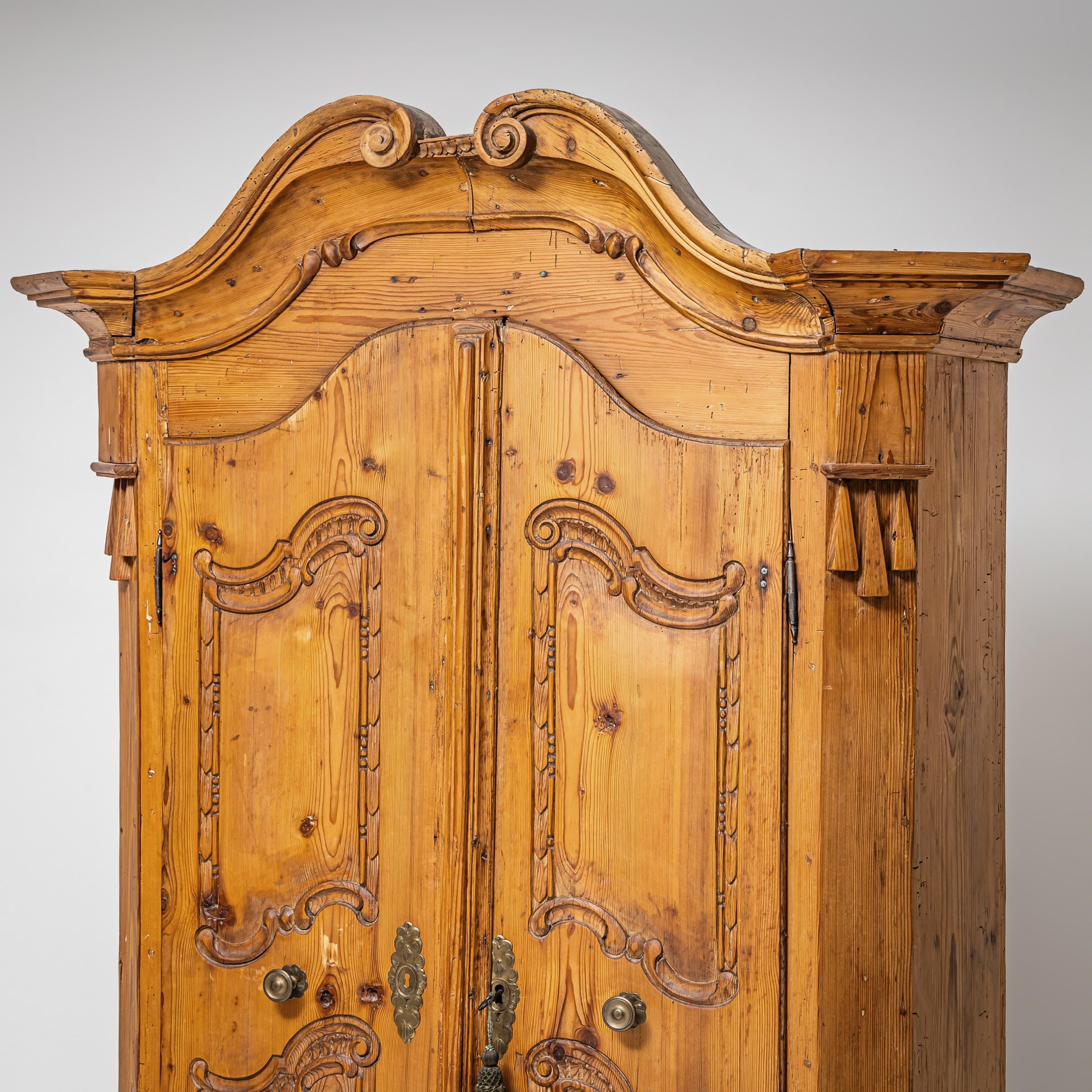Armoire in legno dolce Irschenberg, 18° secolo in vendita 4