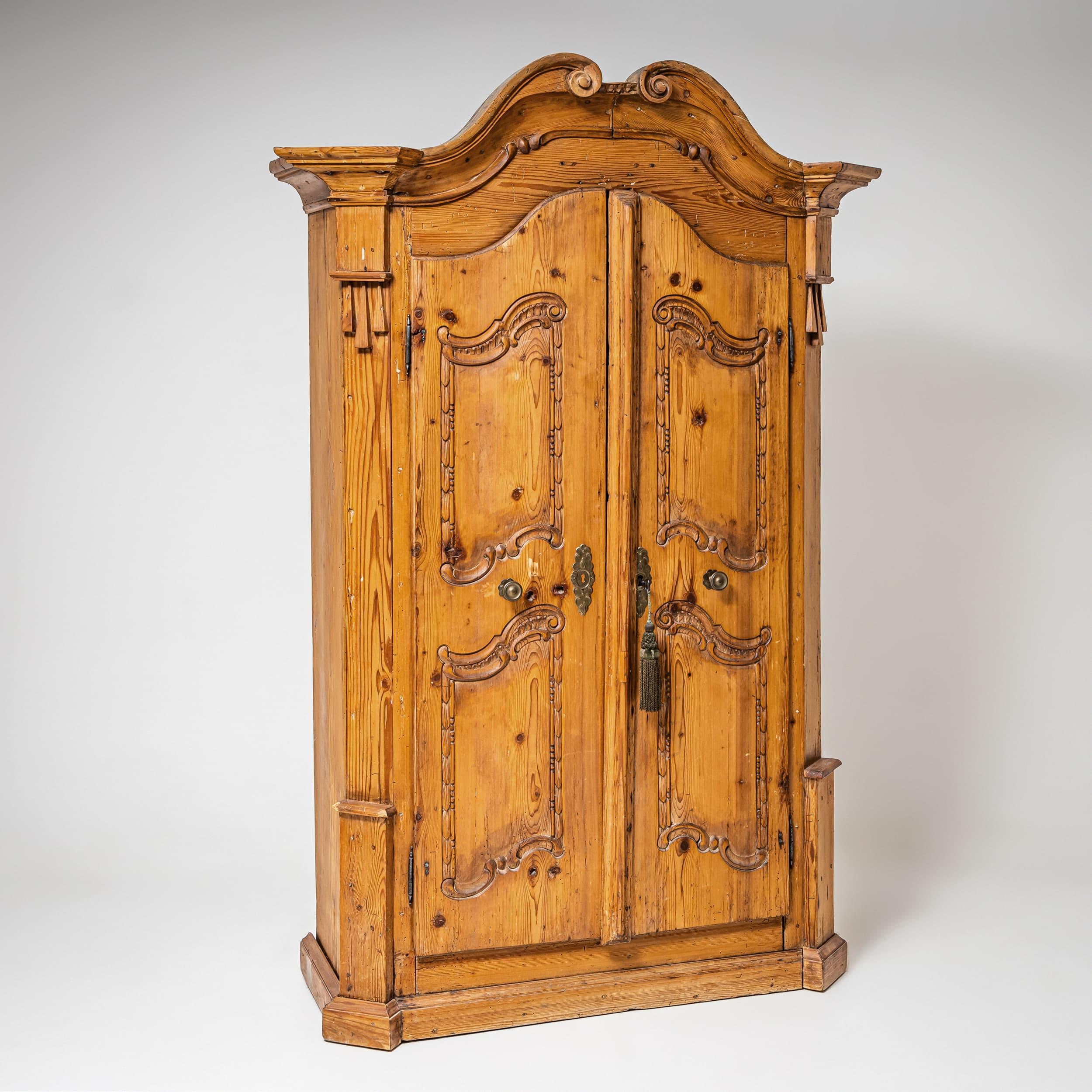 Armoire in legno dolce Irschenberg, 18° secolo In condizioni buone in vendita a Greding, DE