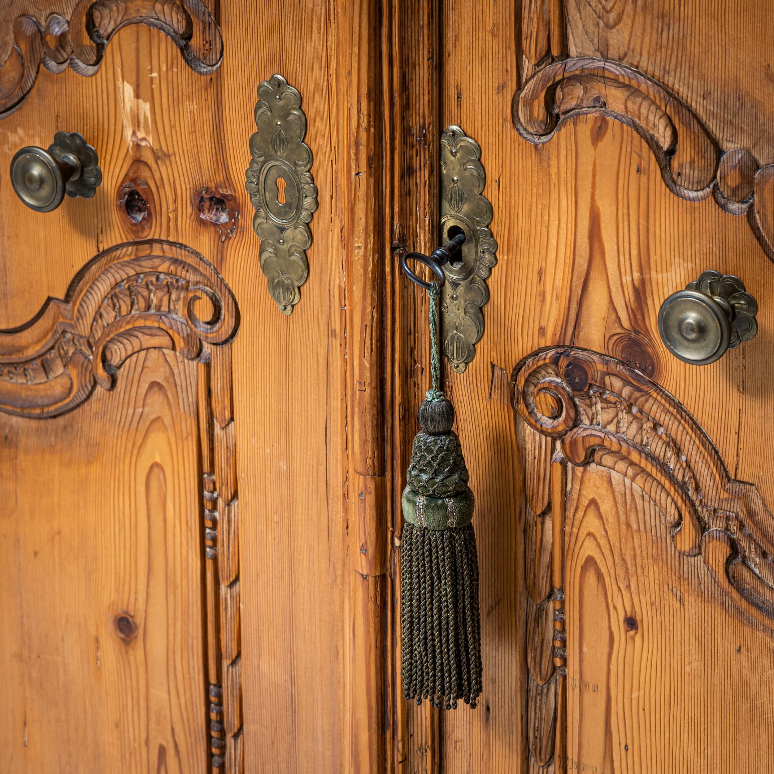 Fino al XVIII secolo Armoire in legno dolce Irschenberg, 18° secolo in vendita