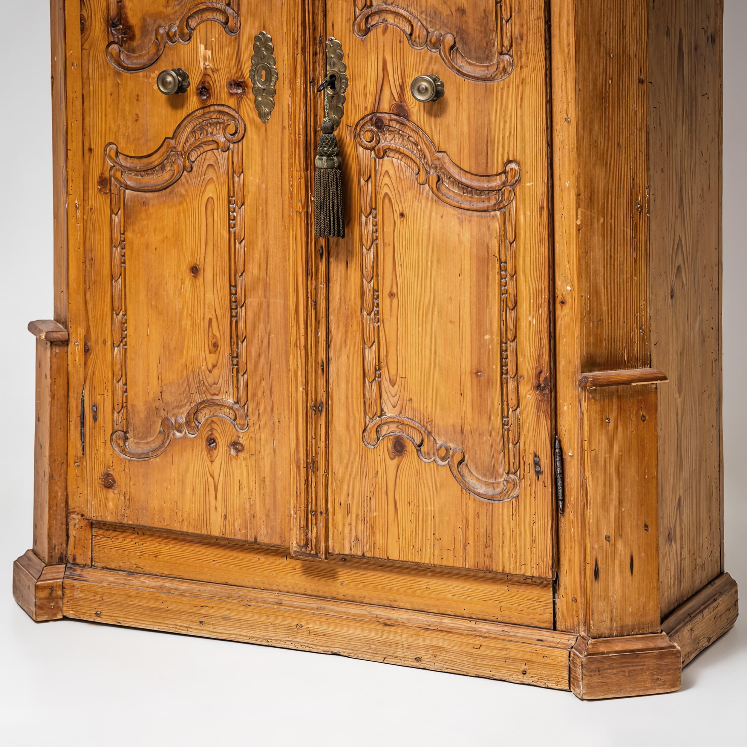 Armoire in legno dolce Irschenberg, 18° secolo in vendita 3