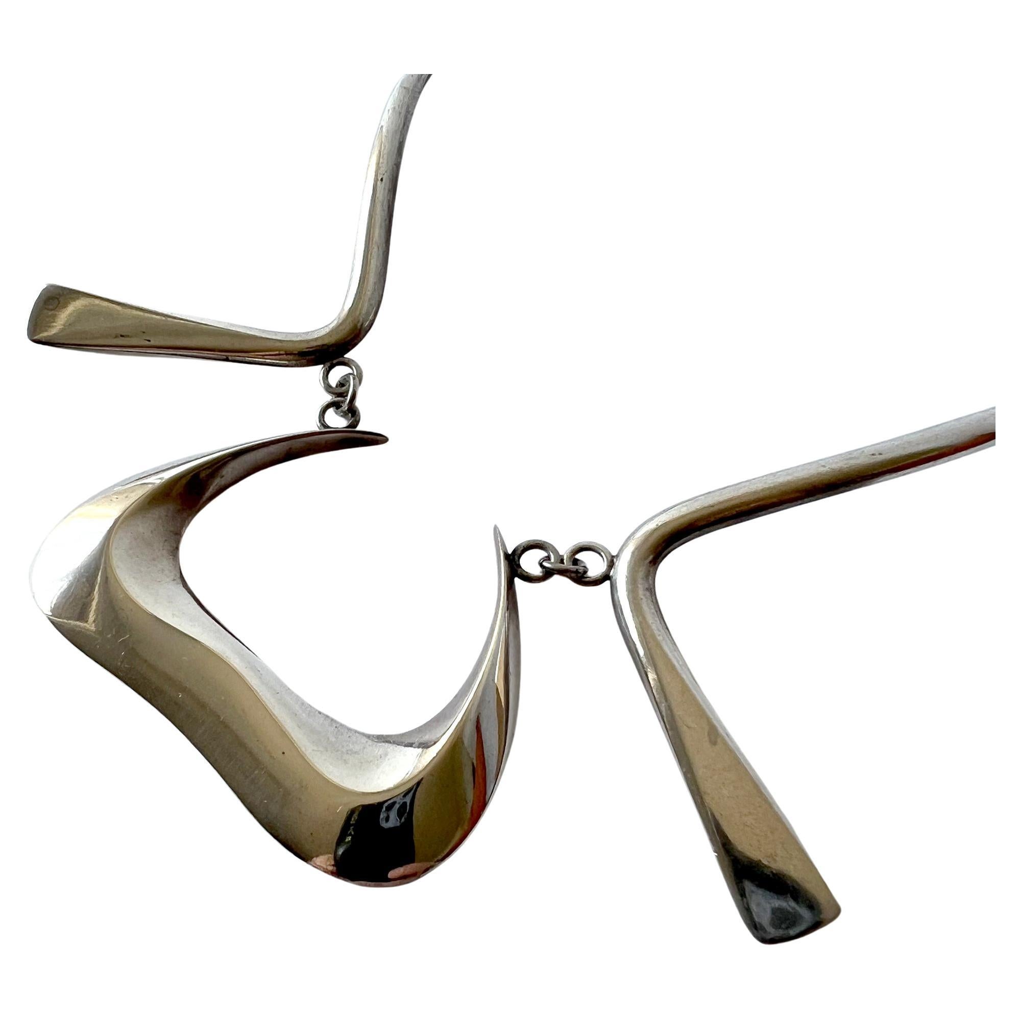 Moderniste Irvin and Bonnie Burkee Sterling Silver American Modernist Necklace (Collier moderniste américain en argent) en vente